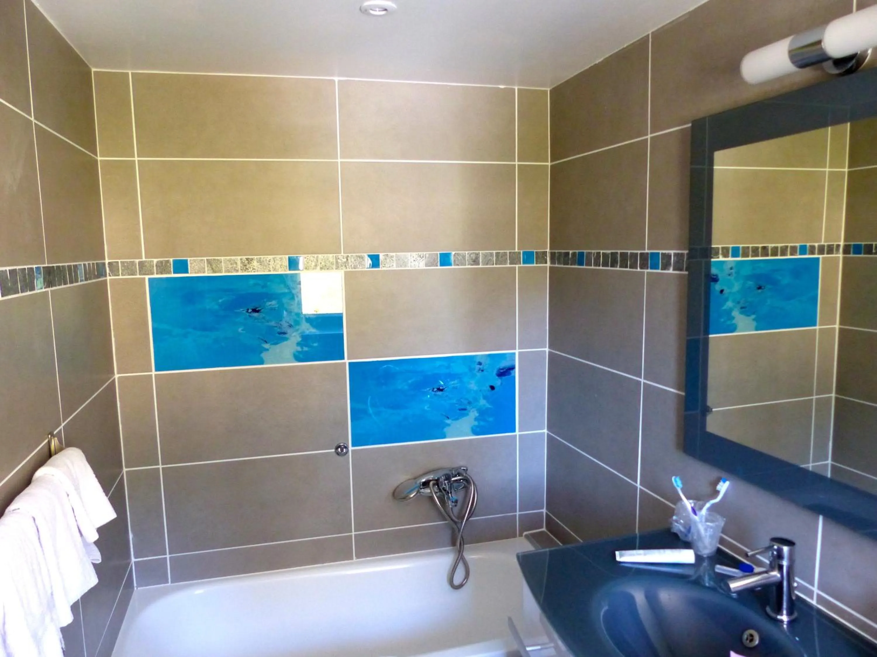 Bathroom in Hotel du Levant