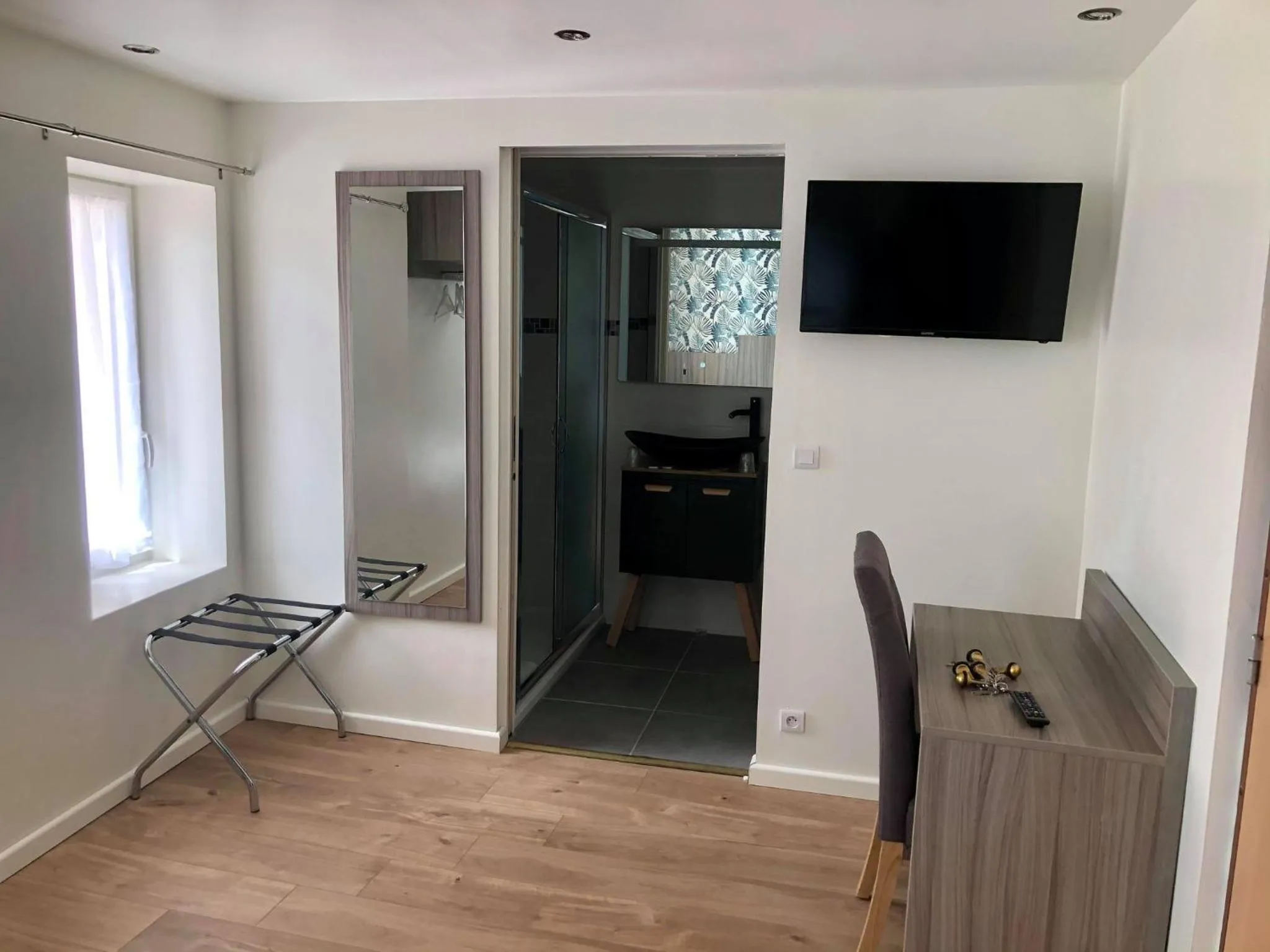 Photo of the whole room in Hotel du Levant