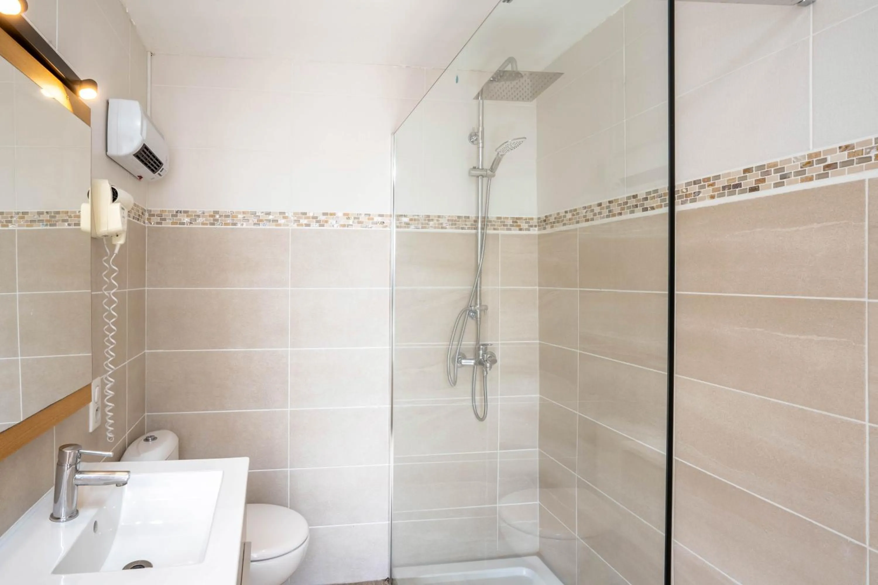 Shower in Hotel du Levant