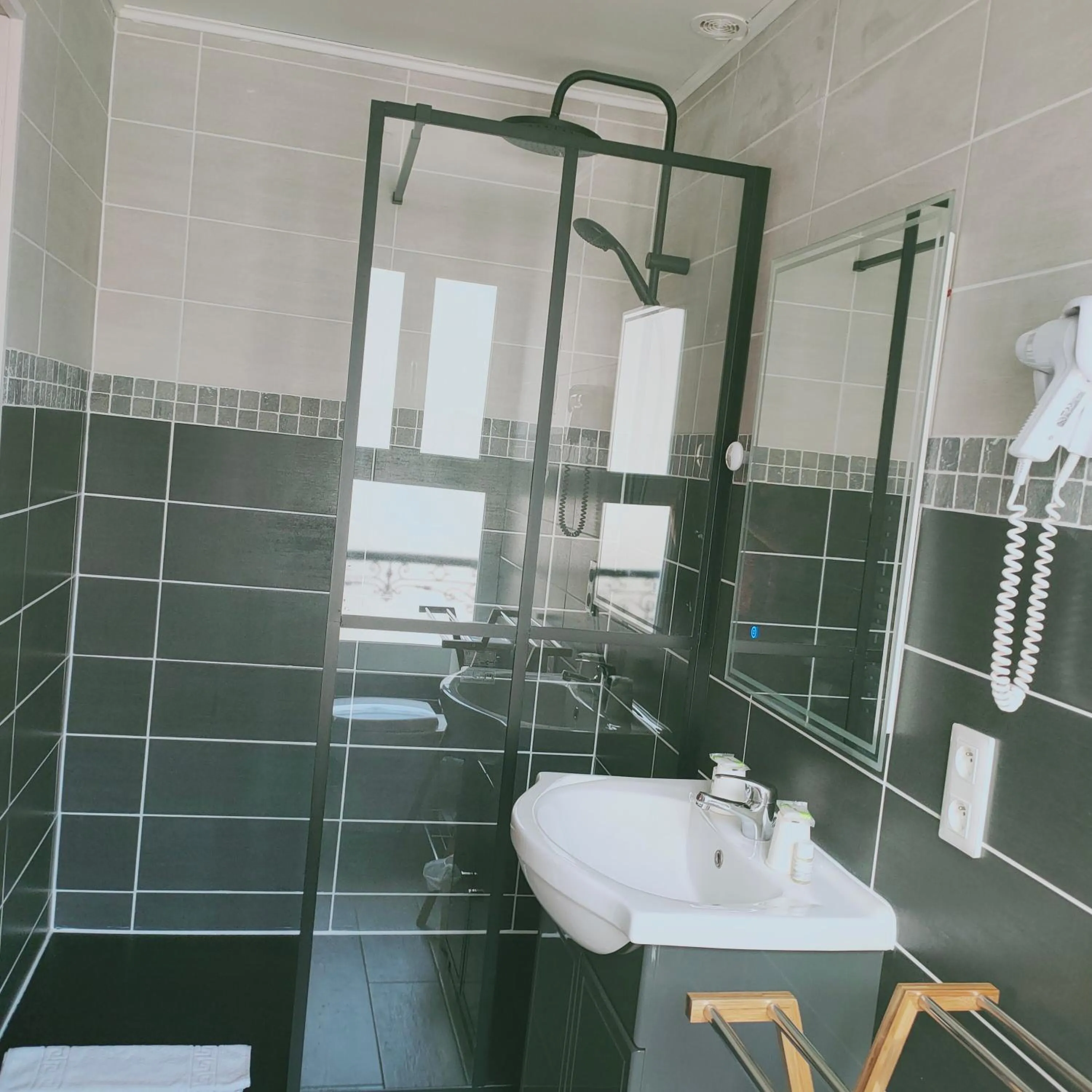 Bathroom in Hotel du Levant