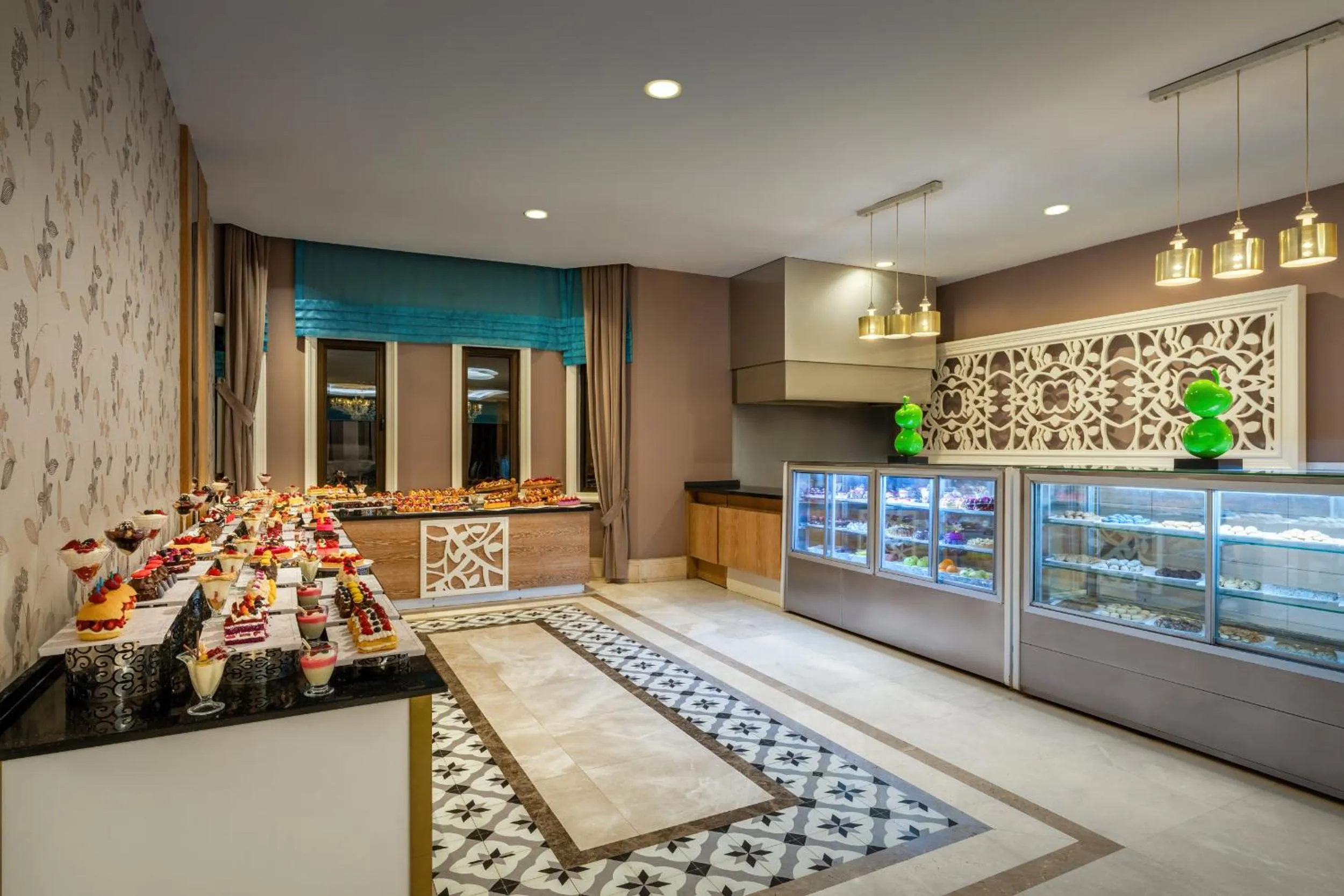 Restaurant/places to eat in Villa Side Residence