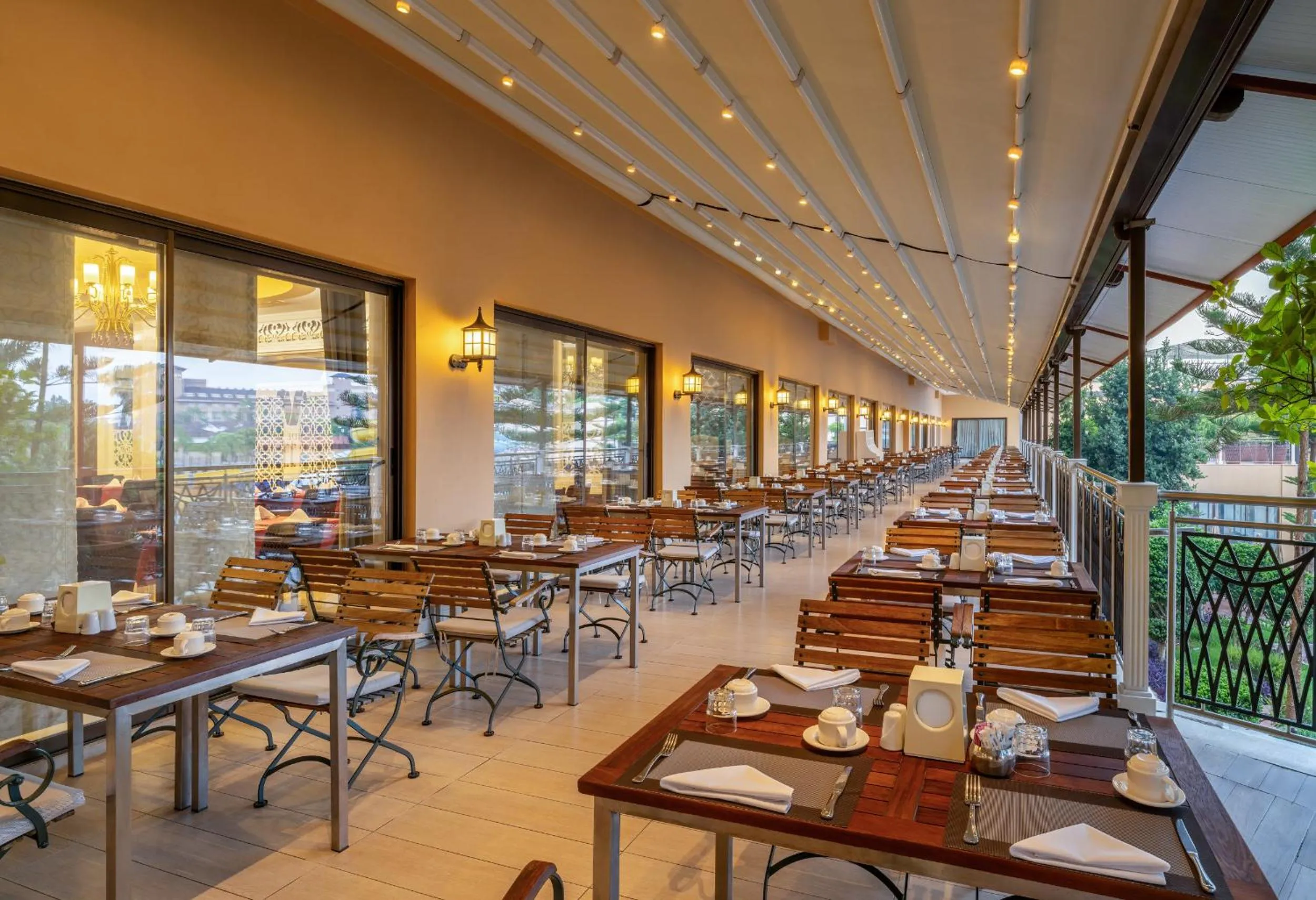 Restaurant/places to eat in Villa Side Residence