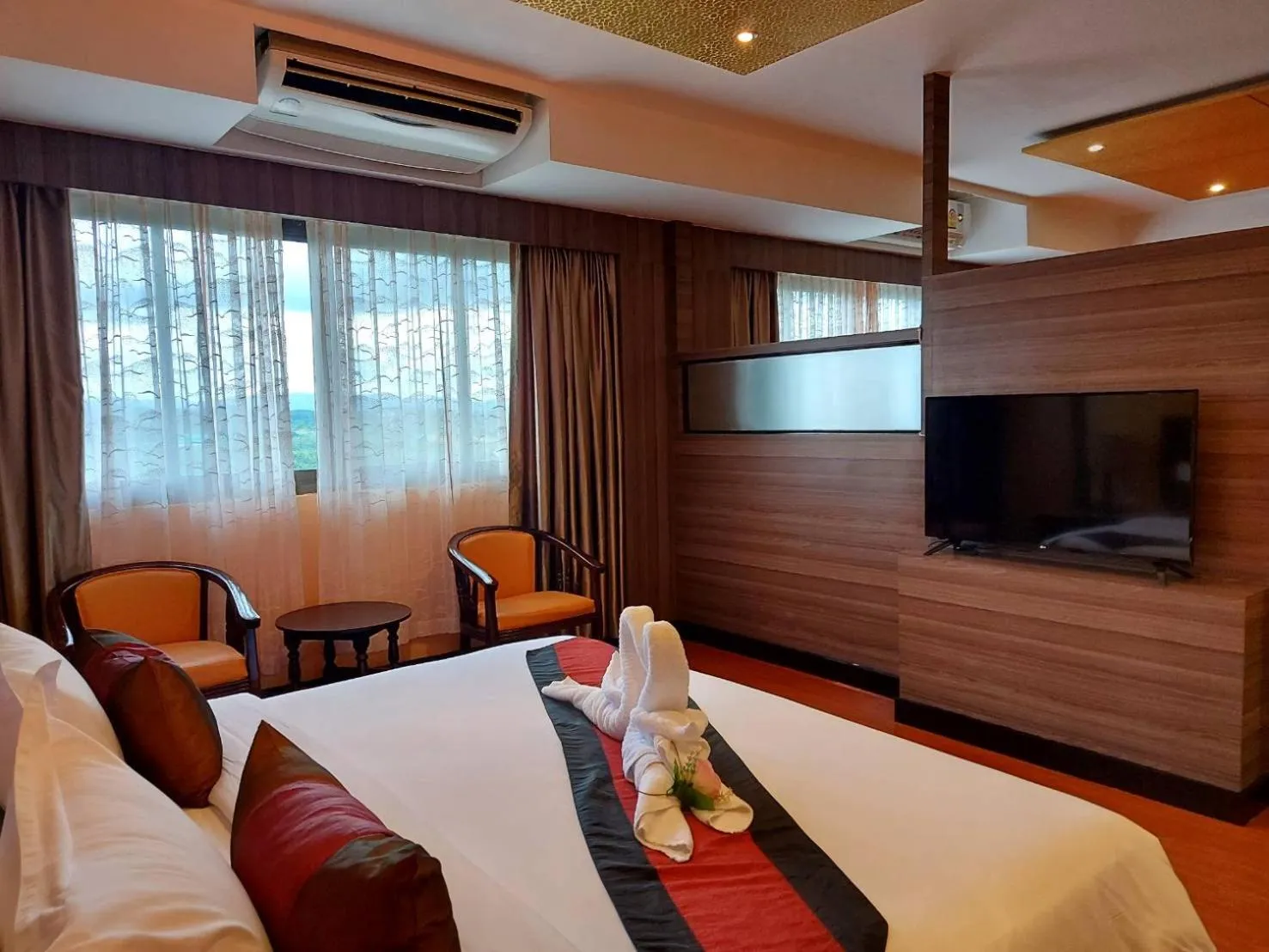 Communal lounge/ TV room, Bed in M Hotel Danok