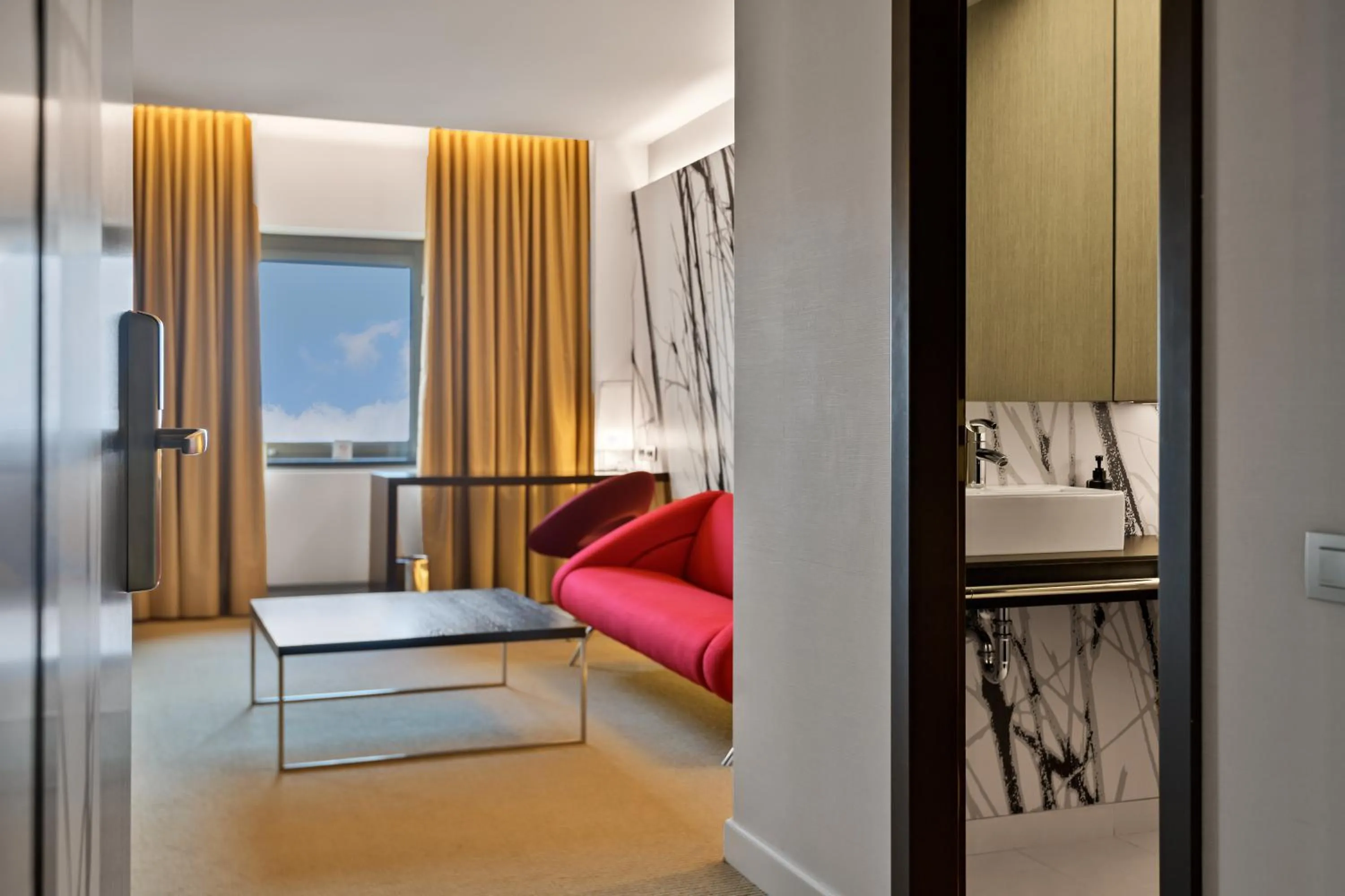 Photo of the whole room, Bed in Ramada Plaza by Wyndham Bucharest Convention Center