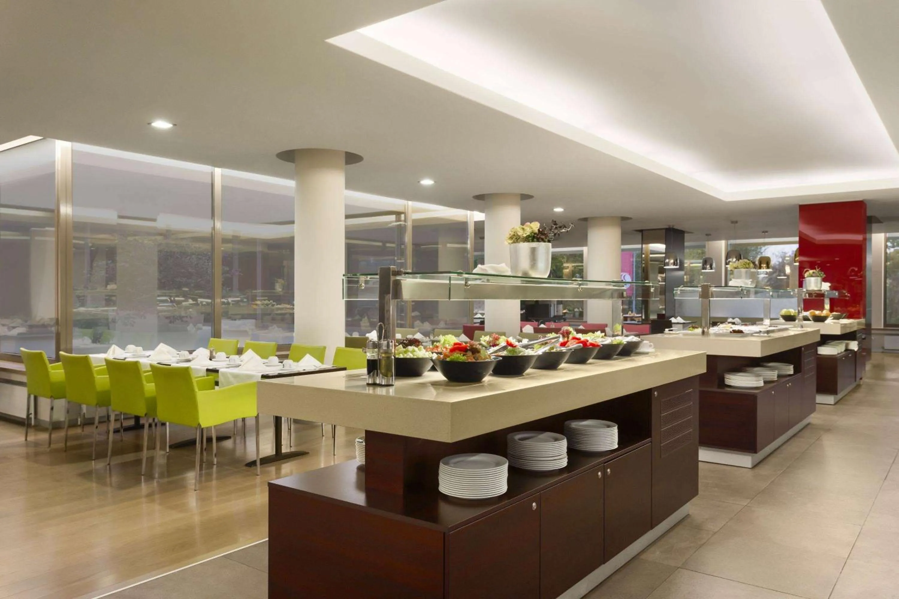 Restaurant/places to eat in Ramada Plaza by Wyndham Bucharest Convention Center