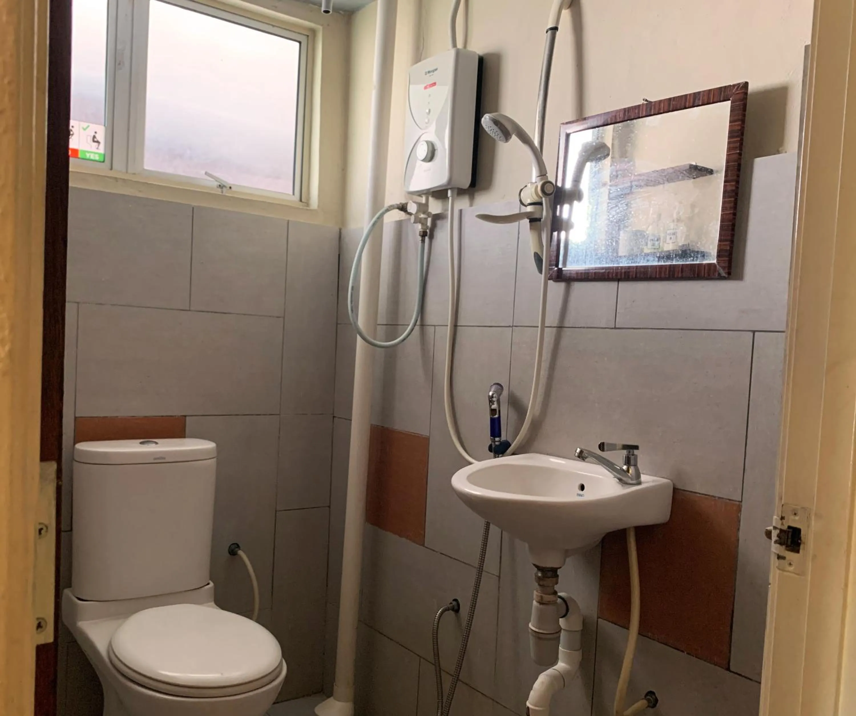 Bathroom in AE Semporna Guesthouse 极潜旅店