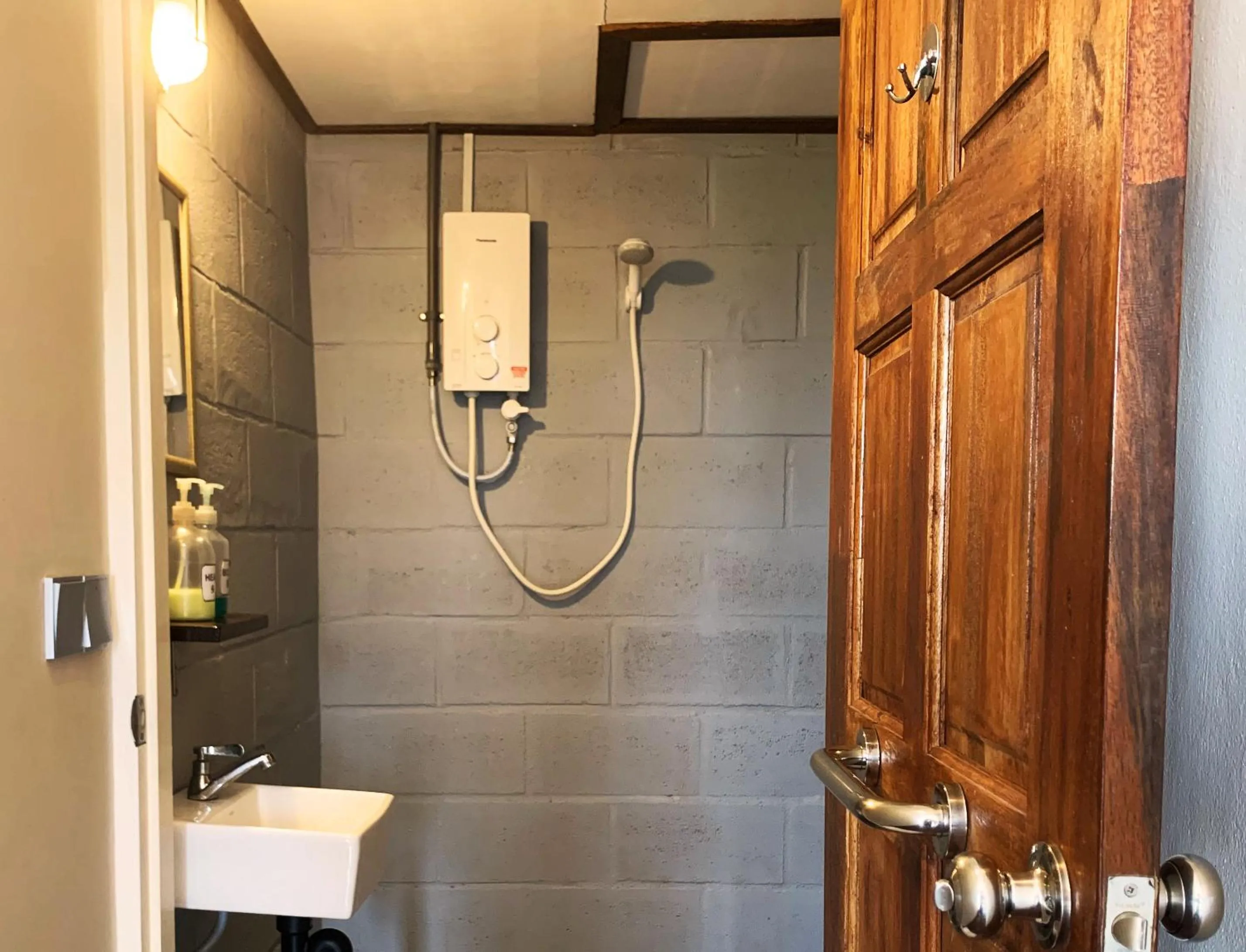 Bathroom in AE Semporna Guesthouse 极潜旅店