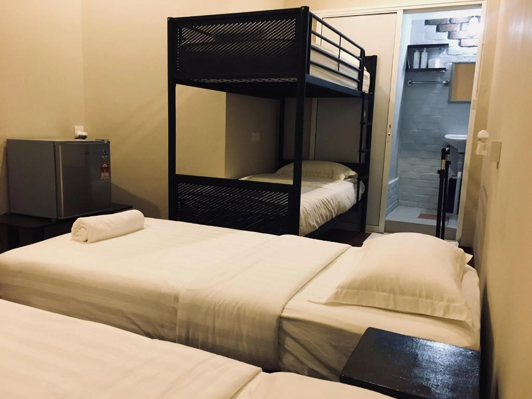 bunk bed in AE Semporna Guesthouse 极潜旅店