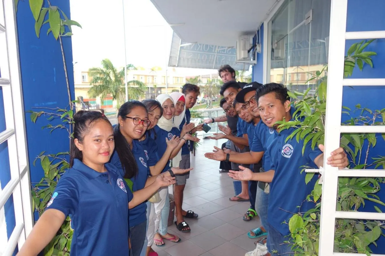 Staff in AE Semporna Guesthouse 极潜旅店