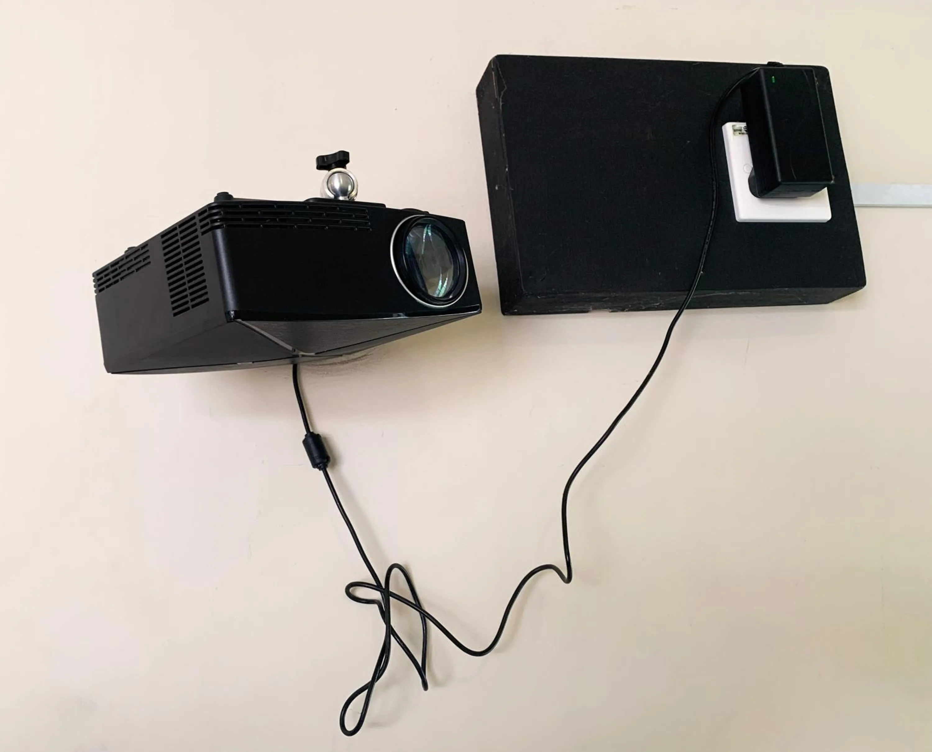 TV and multimedia in AE Semporna Guesthouse 极潜旅店