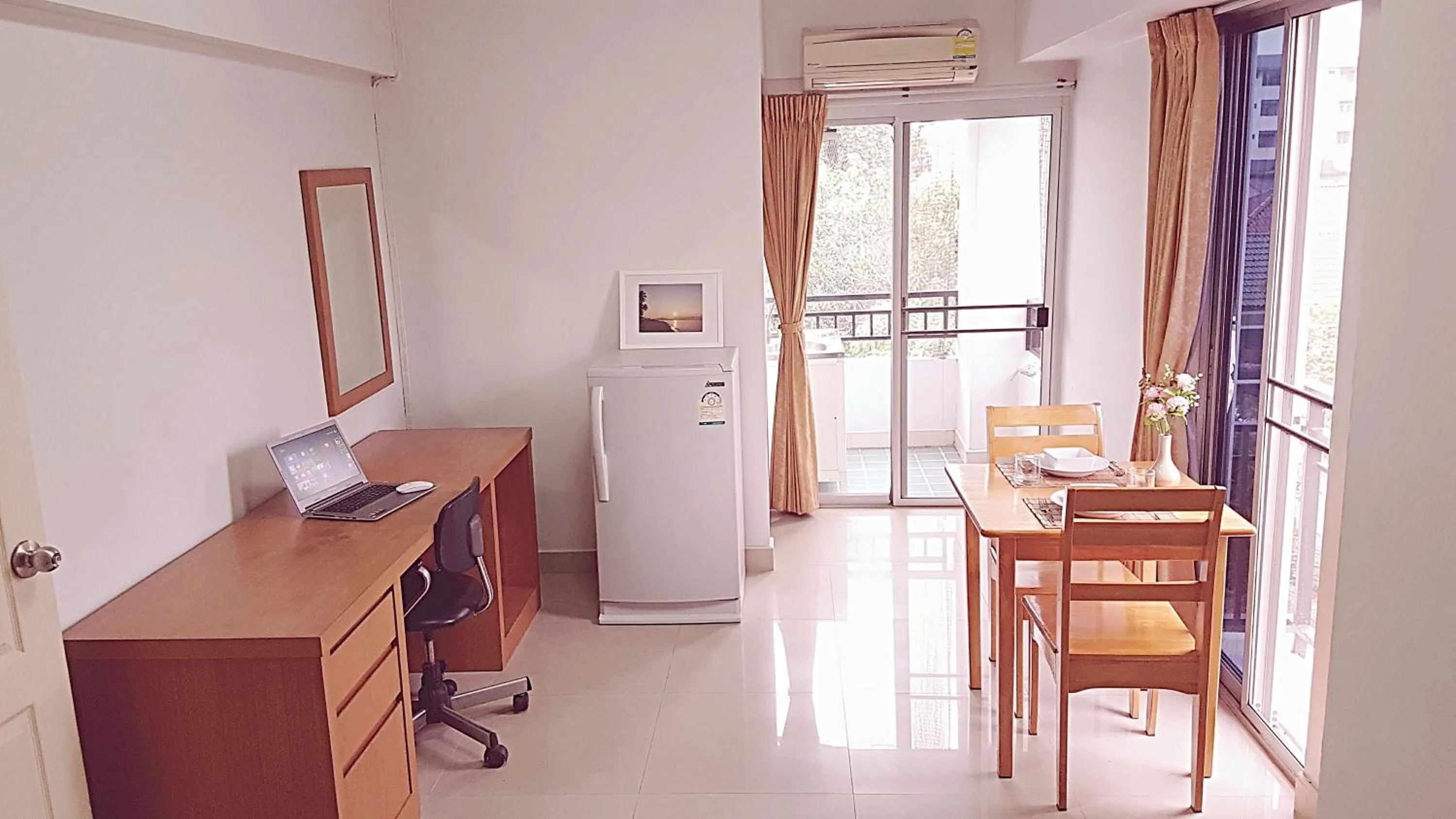 Dining area in THE 20 @Sukhumvit 77