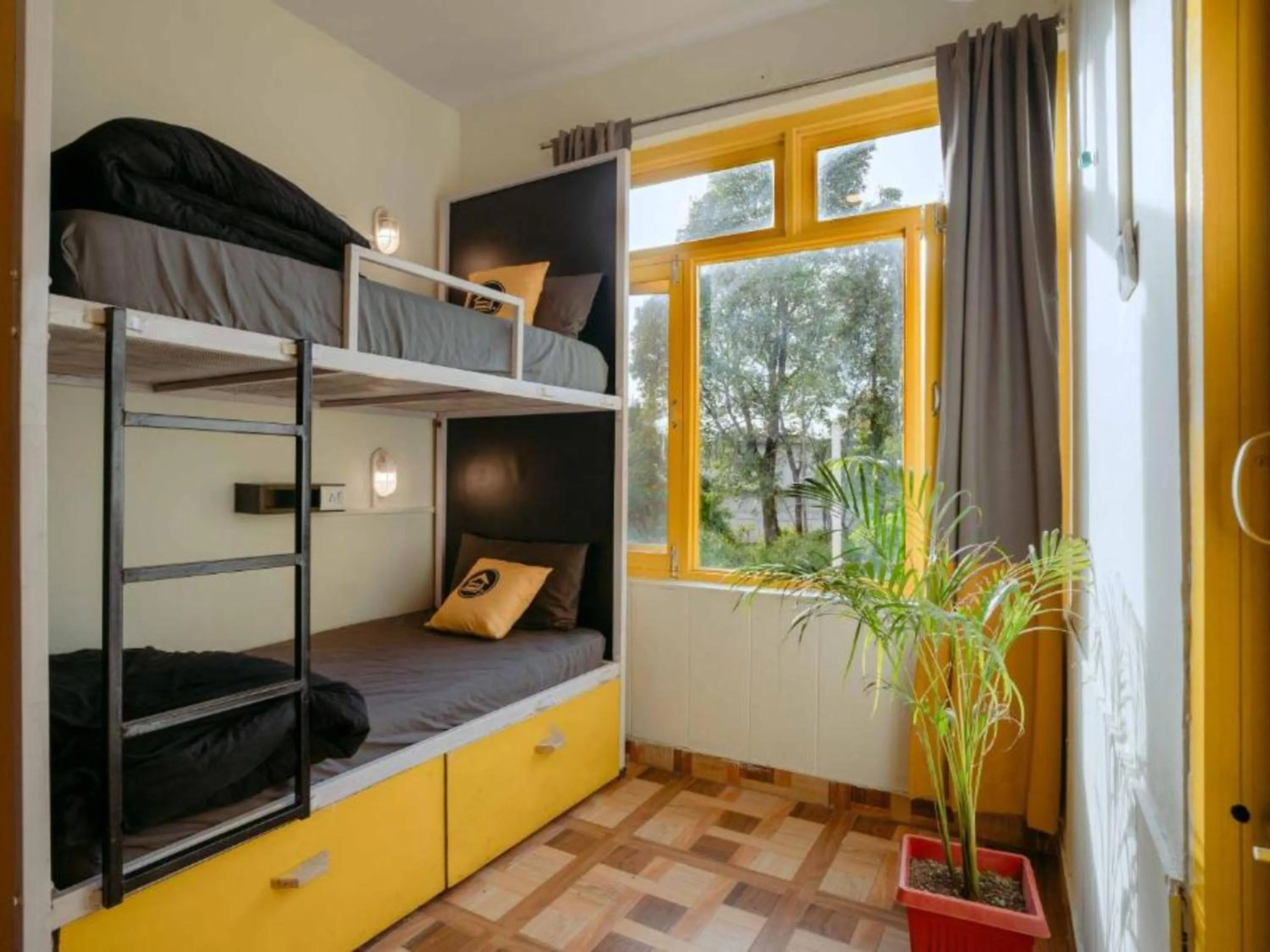 Bed in The Hosteller Bir