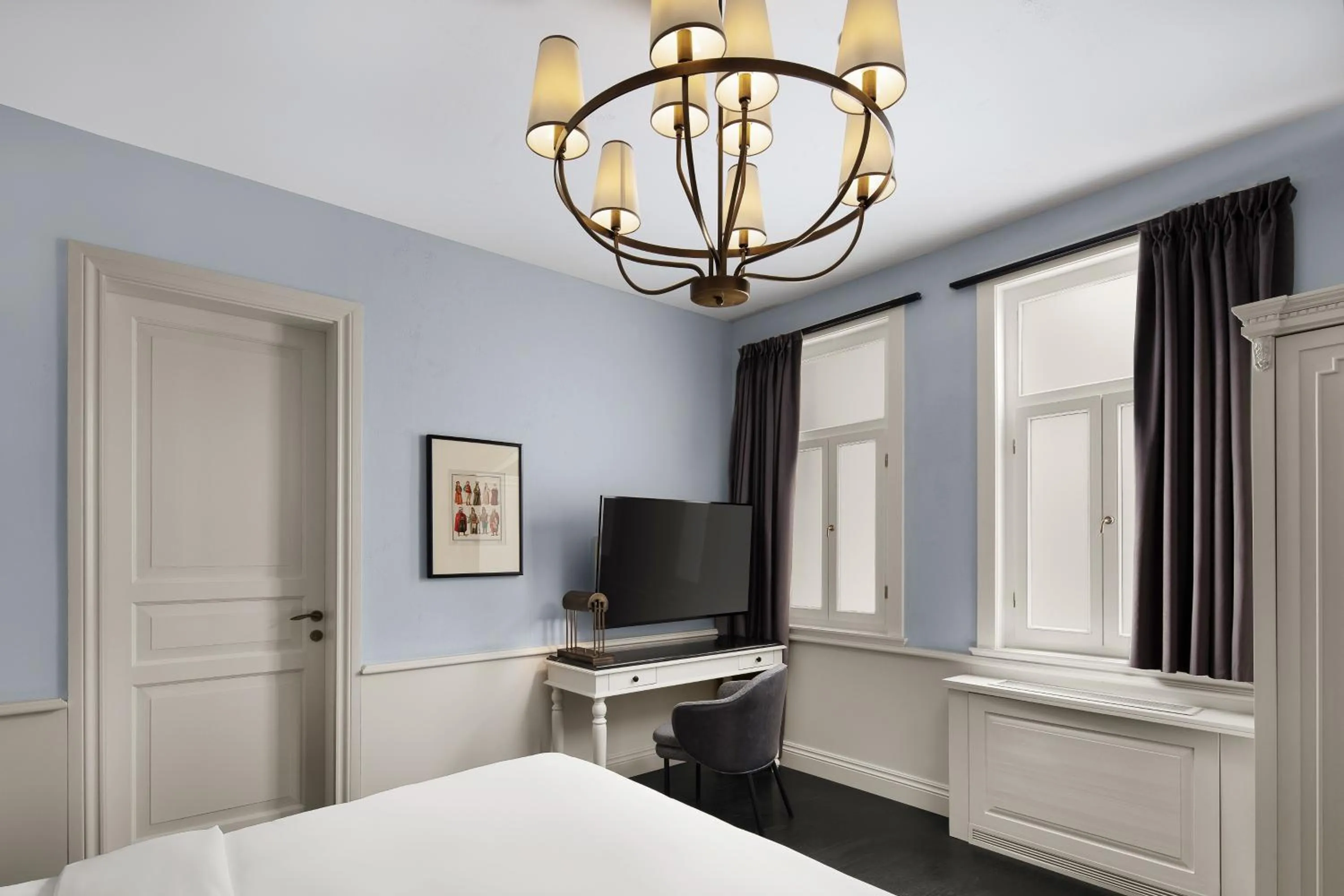 Bed in Adahan DeCamondo Pera, Autograph Collection