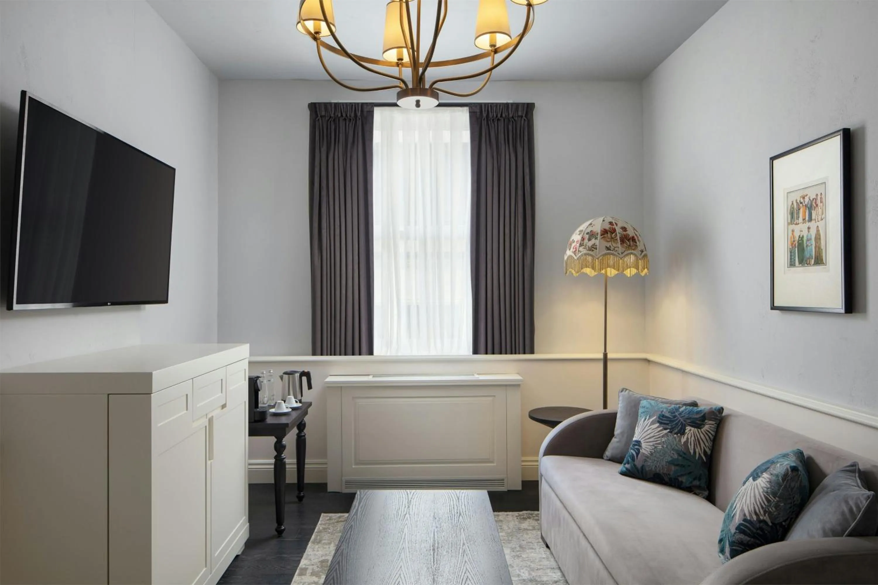 Bedroom in Adahan DeCamondo Pera, Autograph Collection