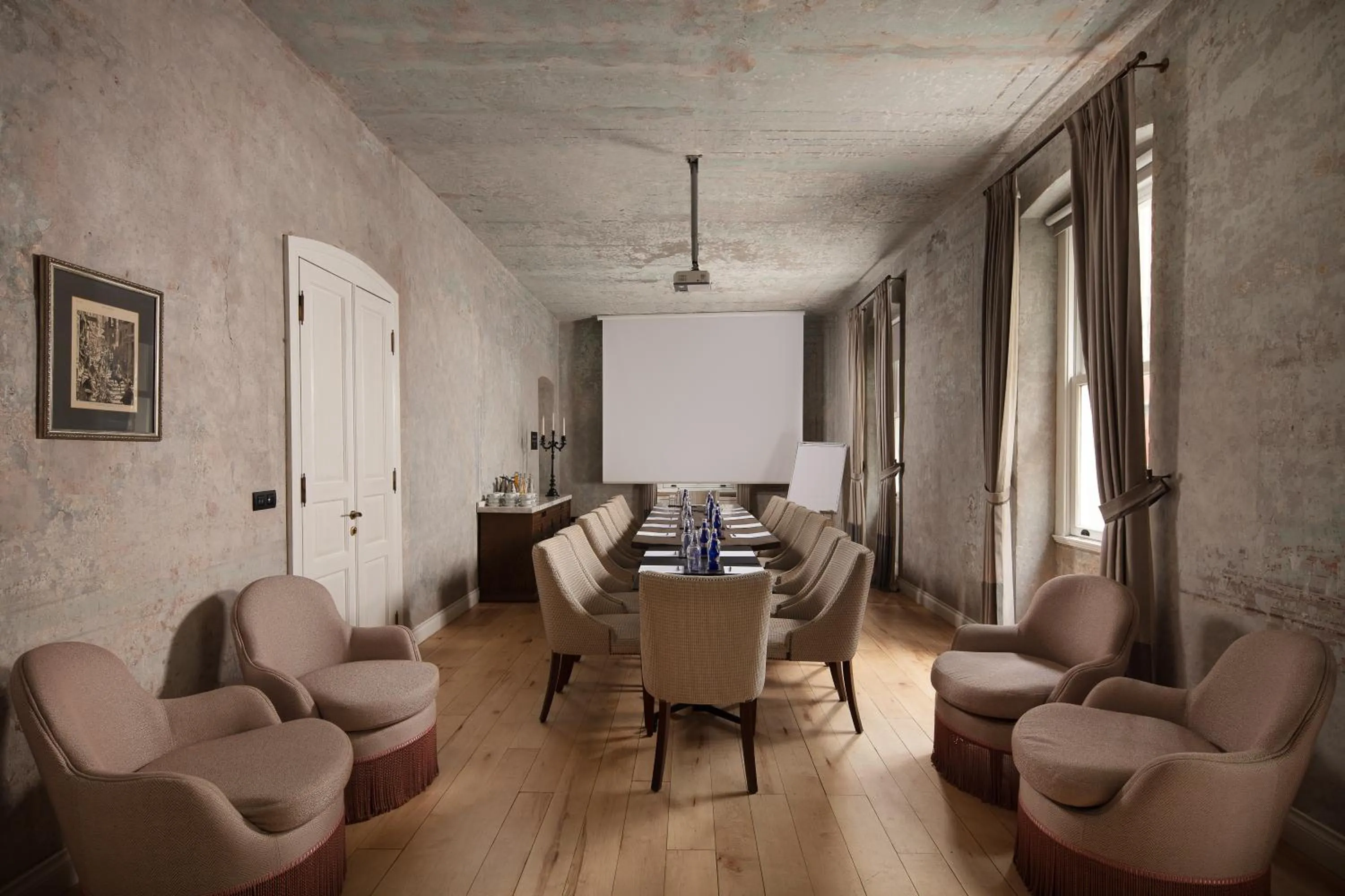 Meeting/conference room in Adahan DeCamondo Pera, Autograph Collection