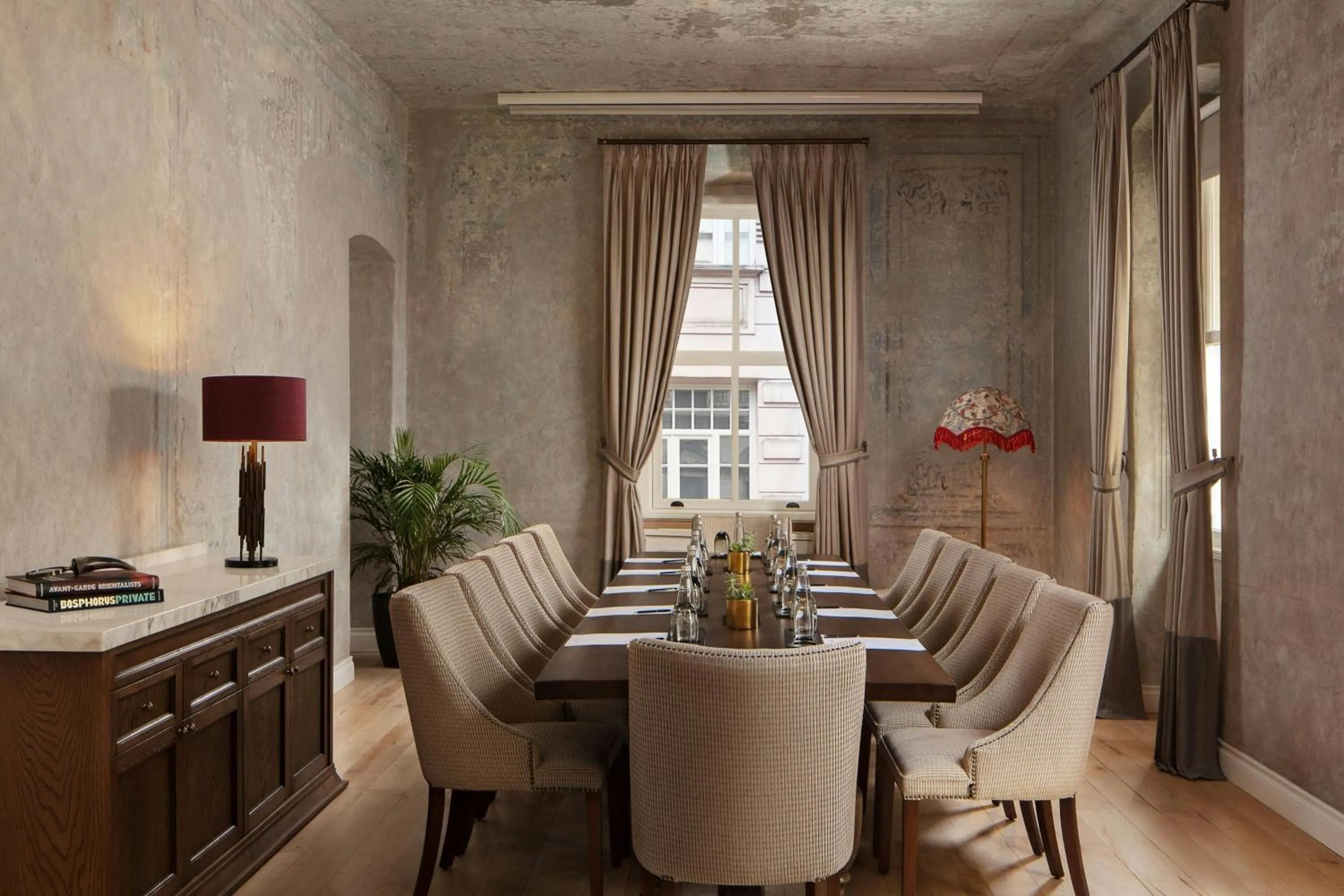 Meeting/conference room in Adahan DeCamondo Pera, Autograph Collection