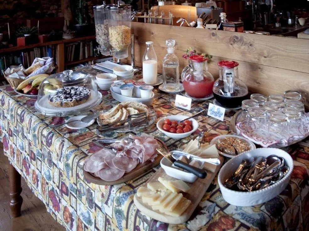 Dining area in B&B Aquarelle