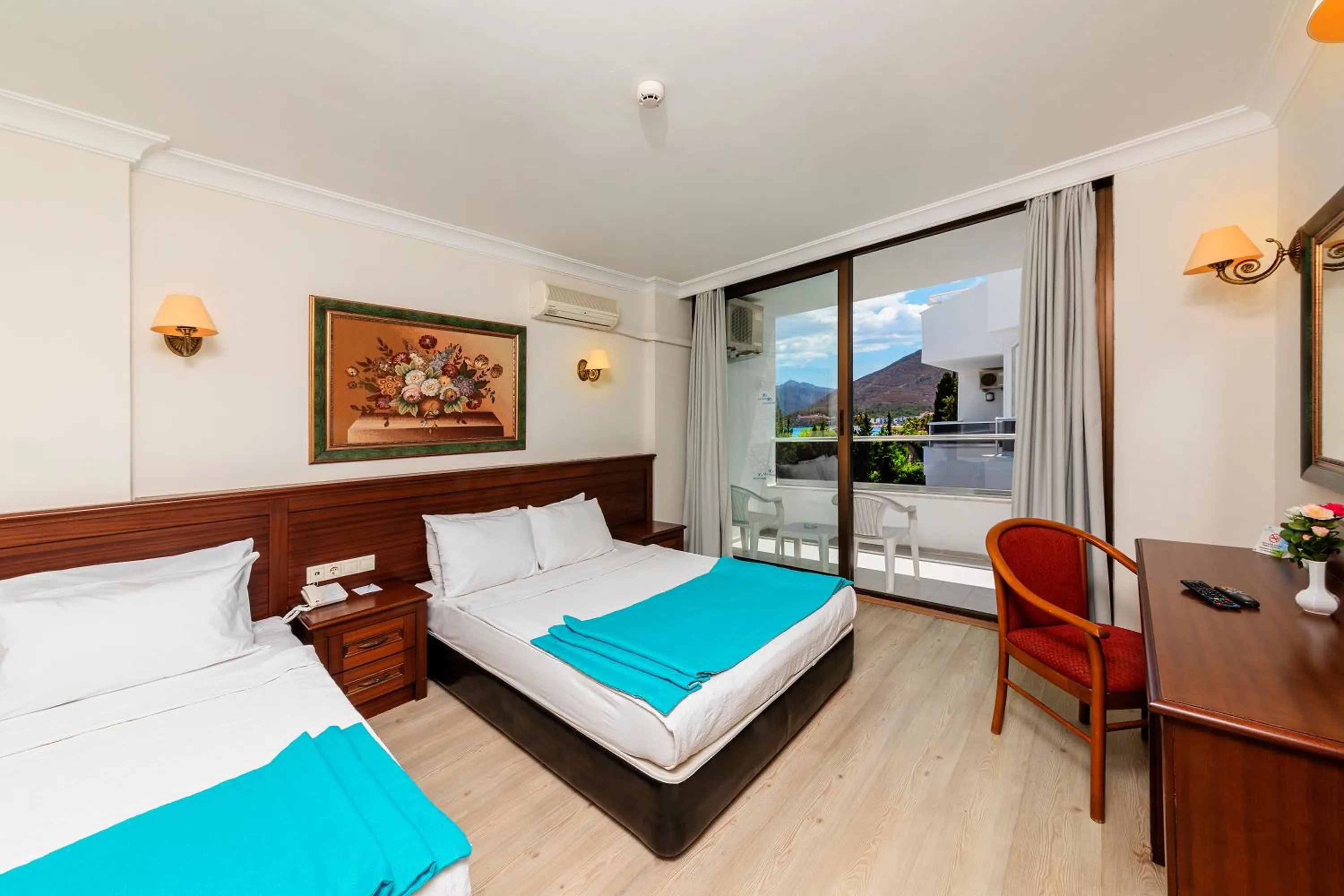 Photo of the whole room, Bed in Kayamaris Hotel