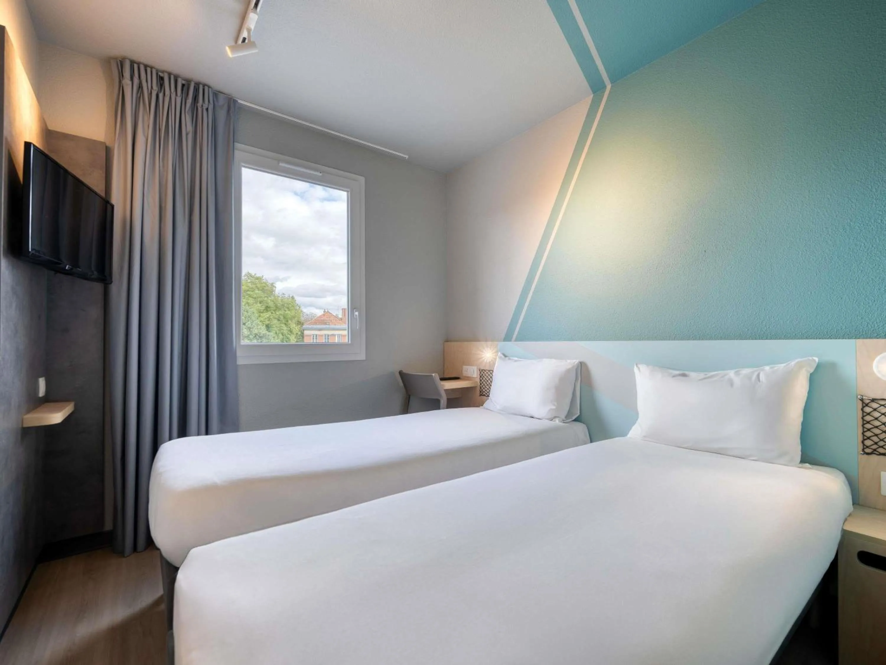 Bedroom, Bed in Ibis Budget Orly Chevilly Tram 7