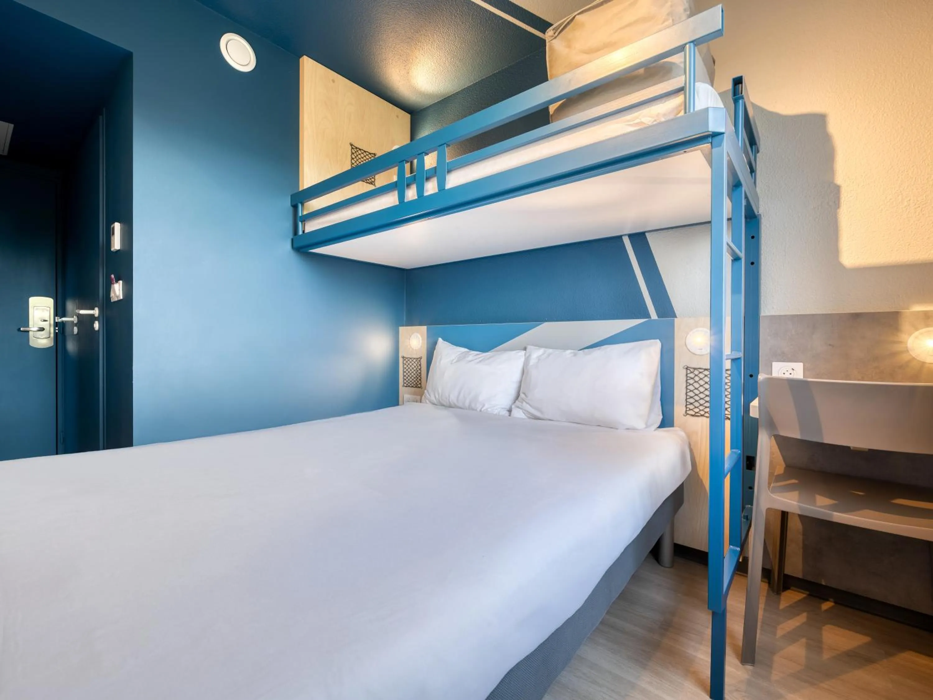 children, Bed in Ibis Budget Orly Chevilly Tram 7
