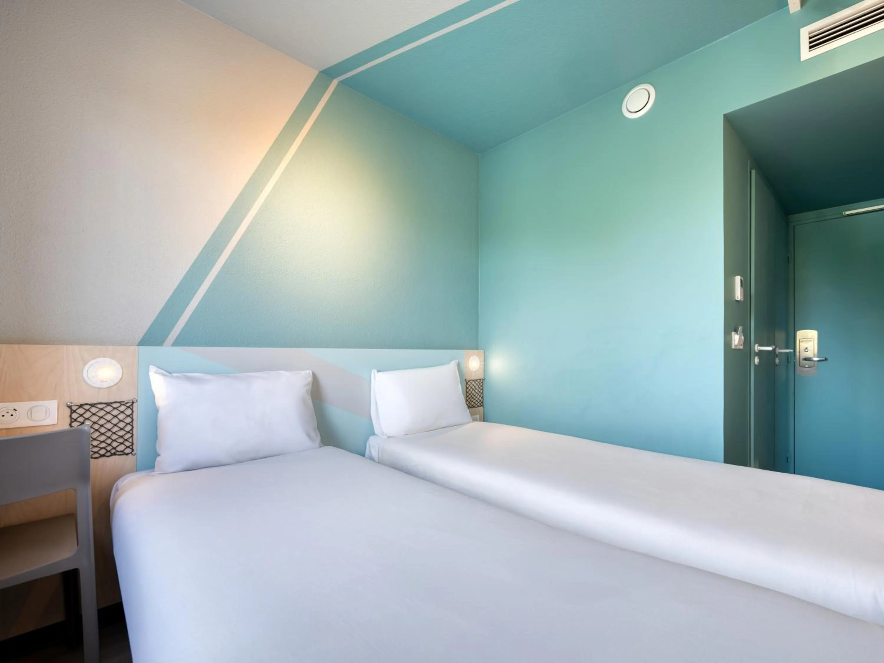 Bedroom, Bed in Ibis Budget Orly Chevilly Tram 7