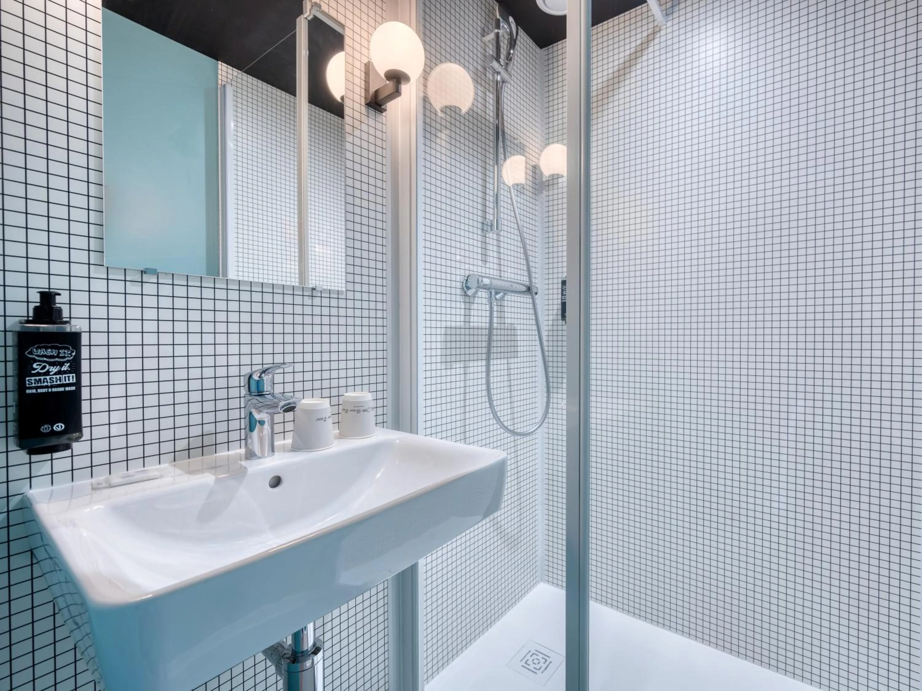 Bathroom in Ibis Budget Orly Chevilly Tram 7