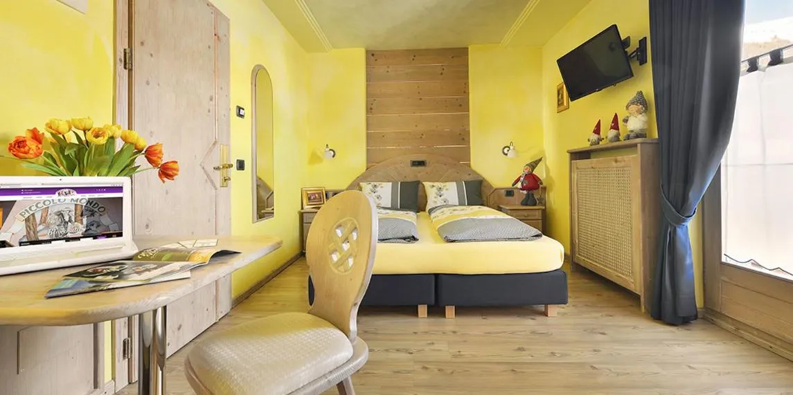 Bedroom, Bed in Hotel Piccolo Mondo