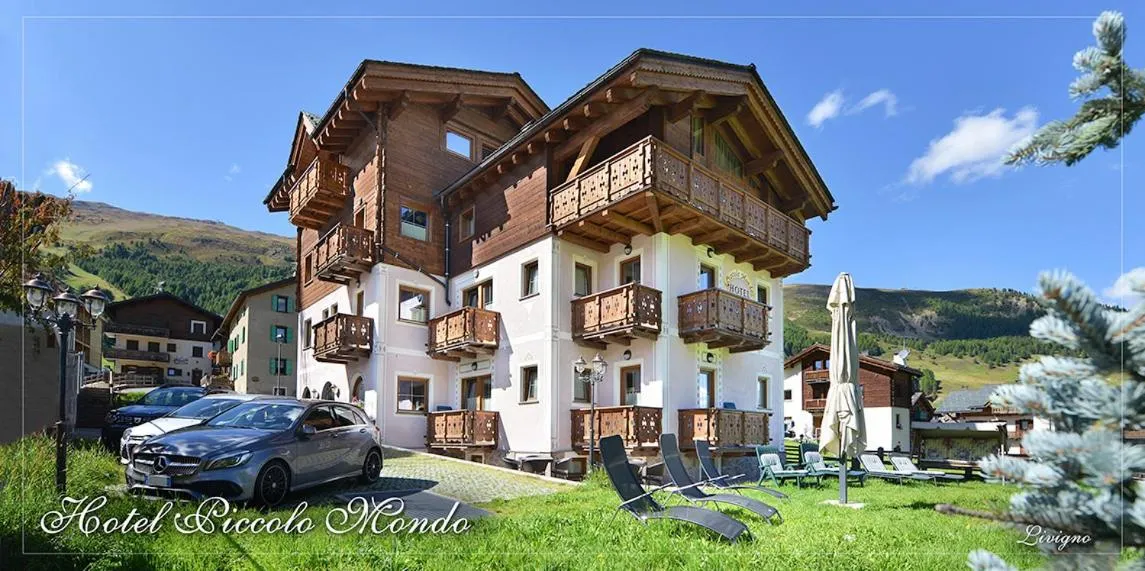 Property building in Hotel Piccolo Mondo