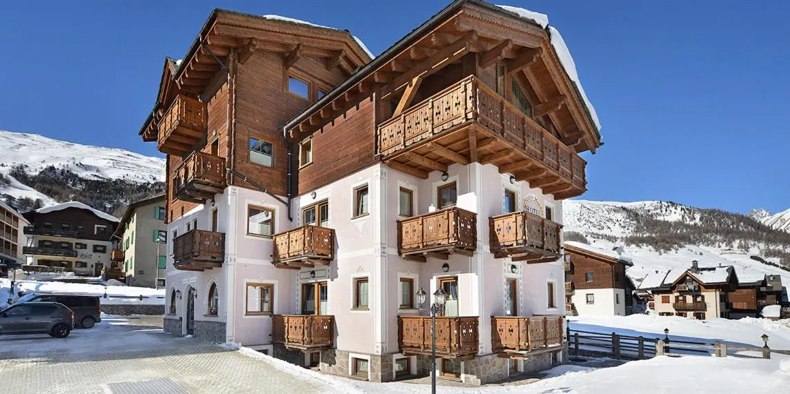 Property building in Hotel Piccolo Mondo