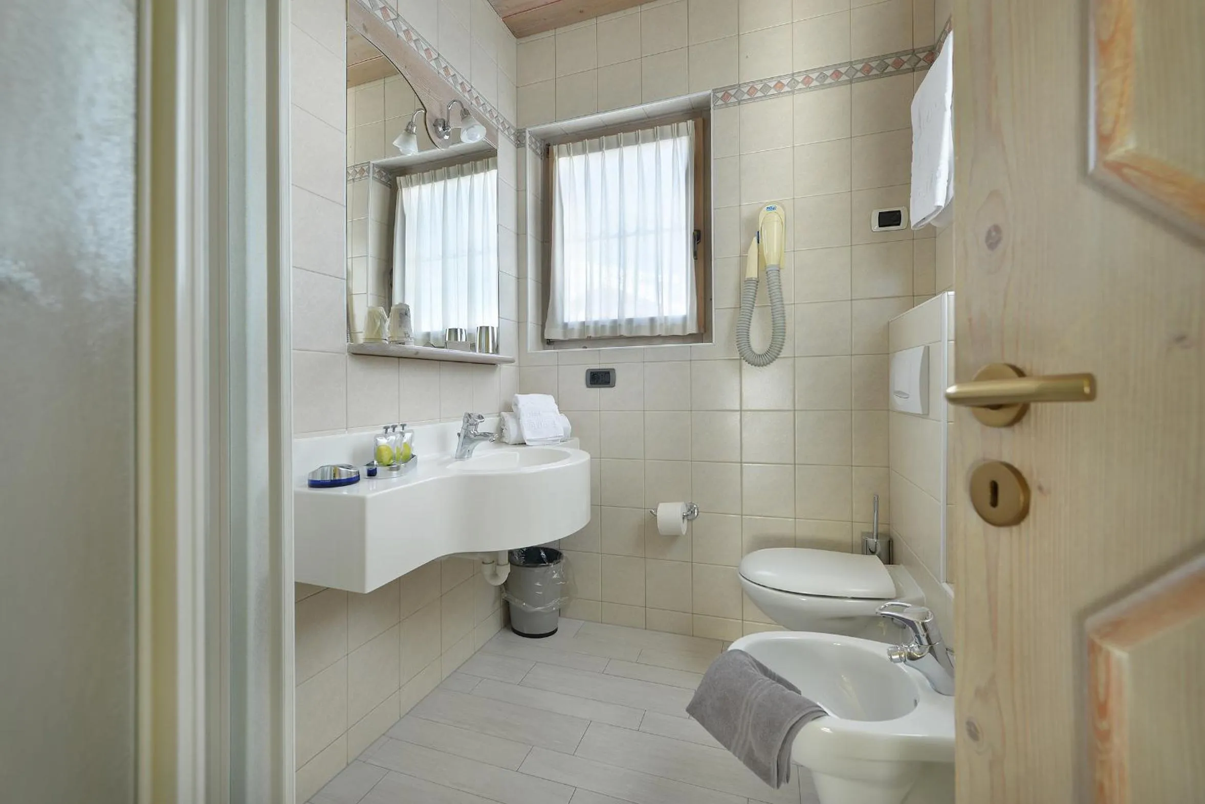 Shower in Hotel Piccolo Mondo