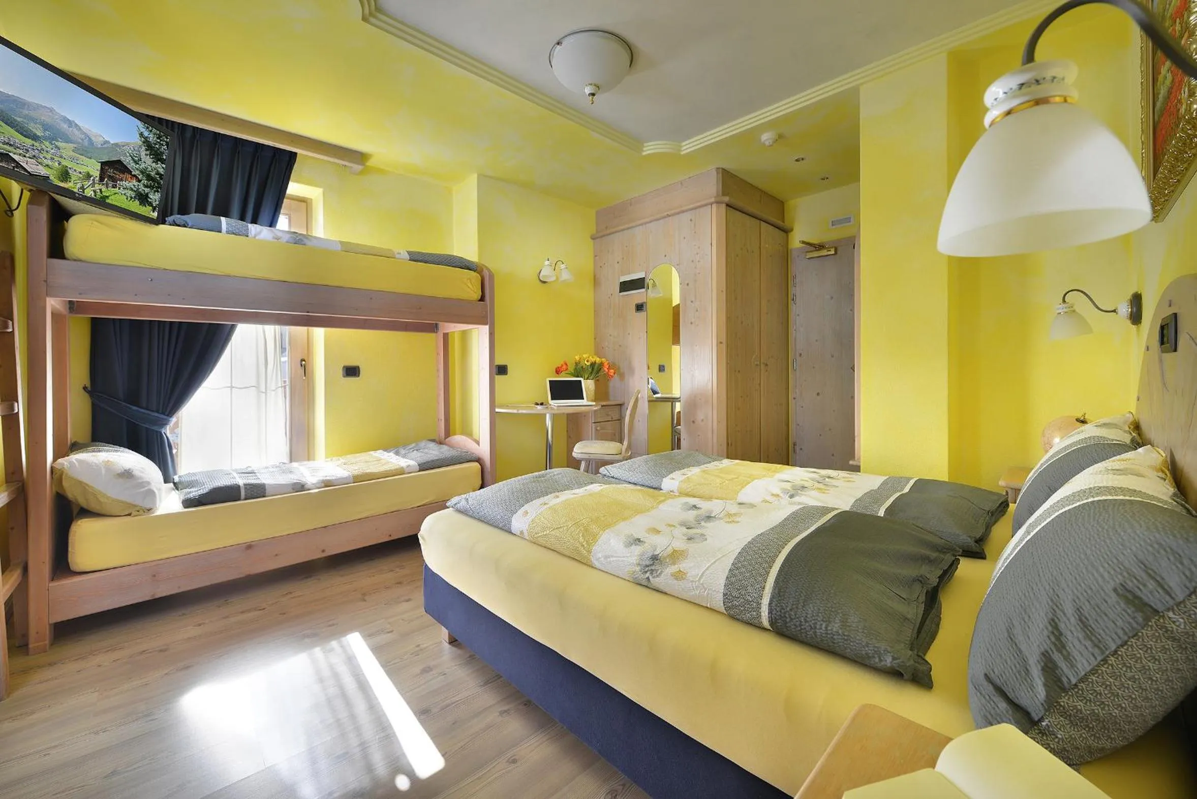 Bed in Hotel Piccolo Mondo