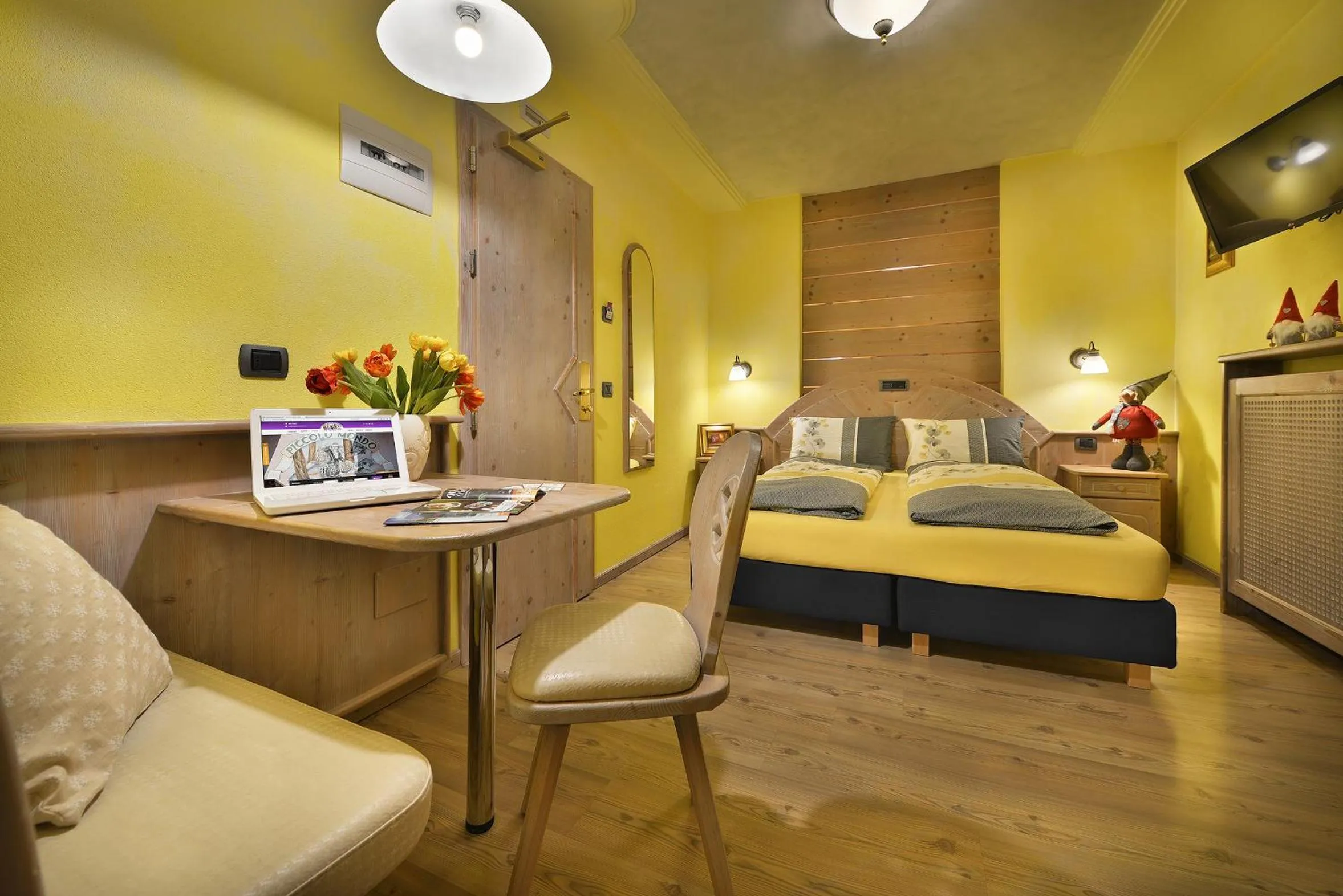 Bed in Hotel Piccolo Mondo