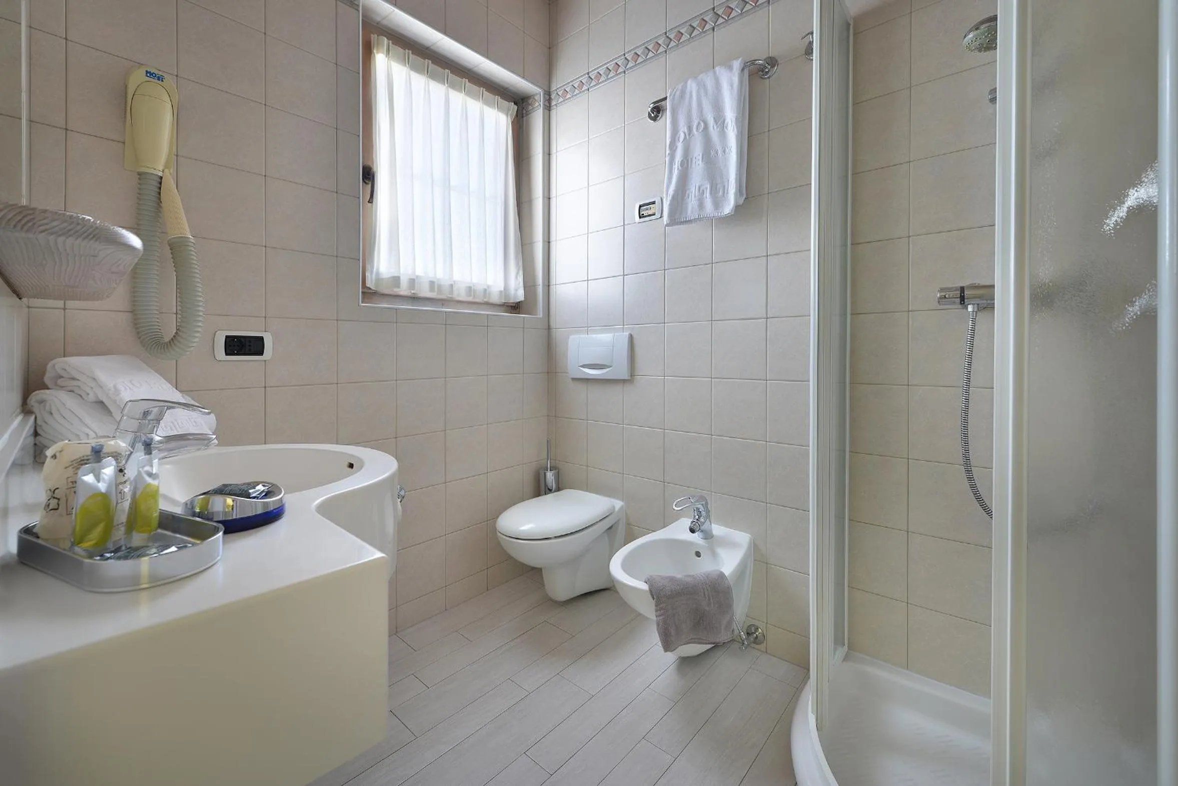 Shower in Hotel Piccolo Mondo