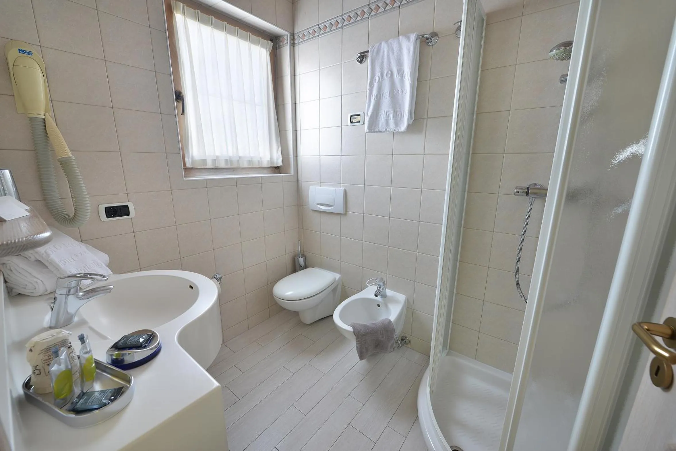 Shower in Hotel Piccolo Mondo