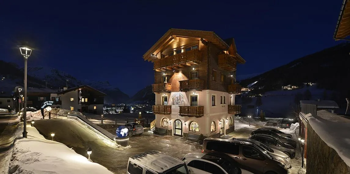 Property building in Hotel Piccolo Mondo