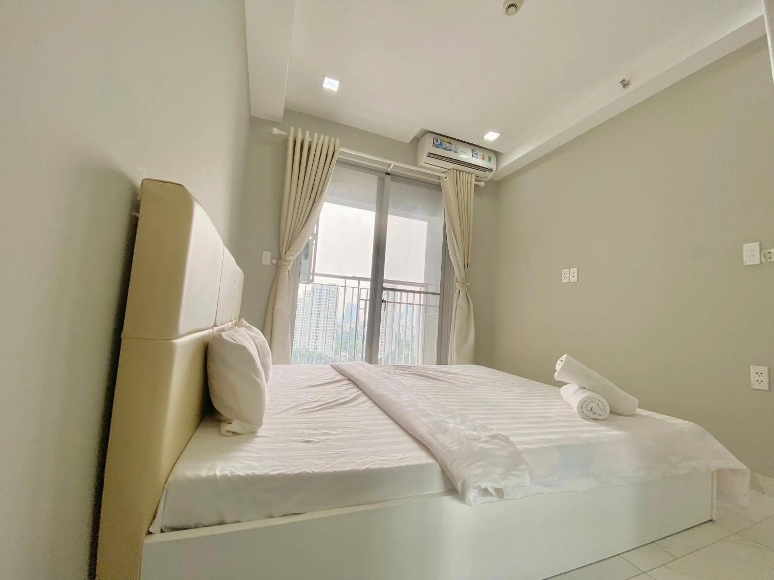 Bed in Scenic Valley Marvel