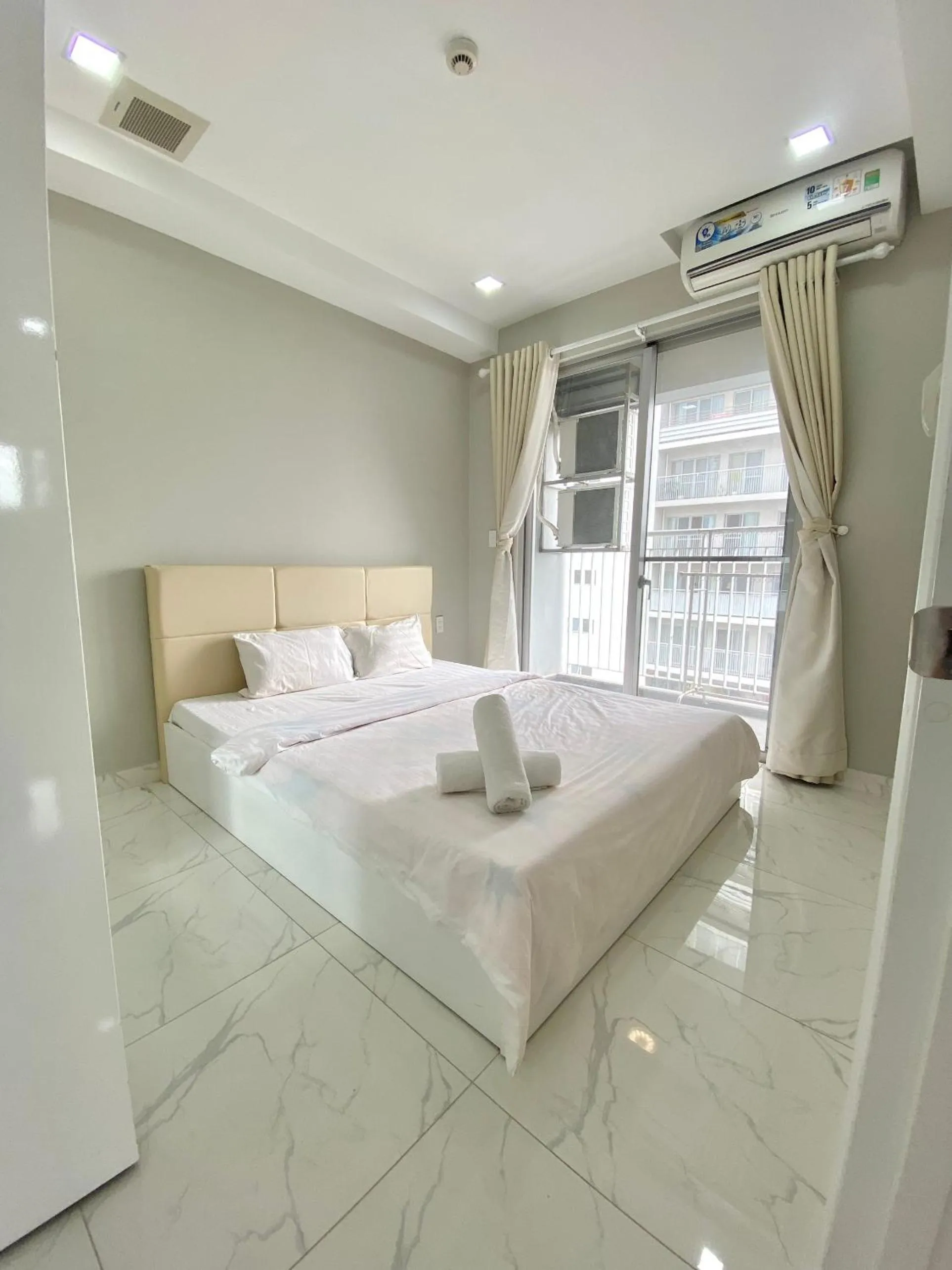 Bed in Scenic Valley Marvel