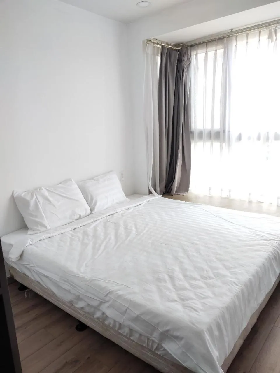 Bed in Scenic Valley Marvel