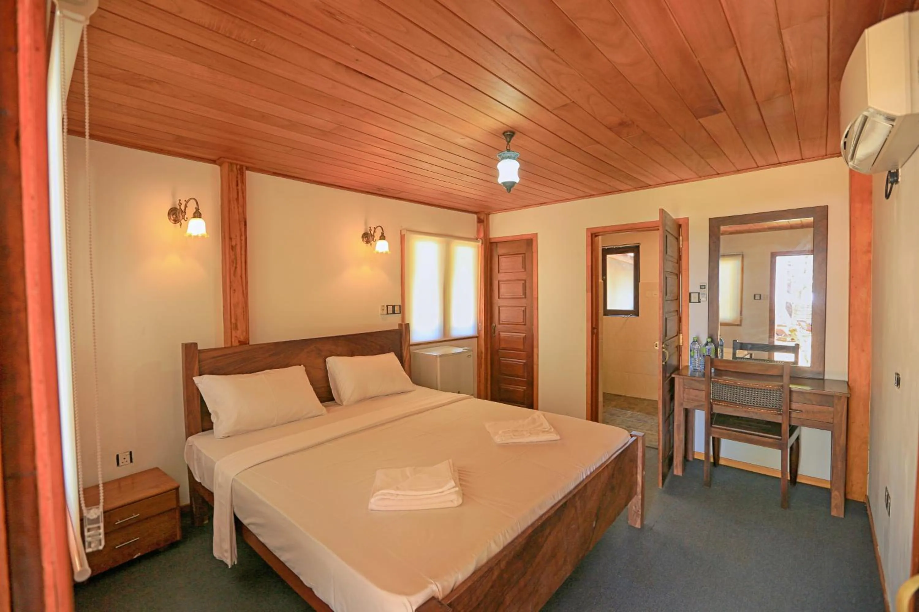 Bedroom, Bed in Arugambay PodBay