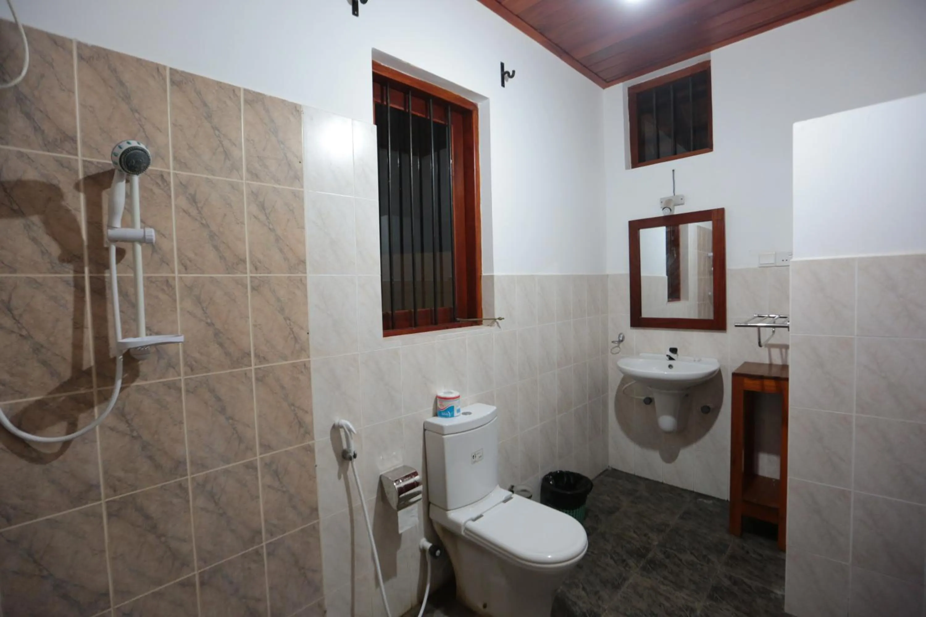 Shower in Arugambay PodBay