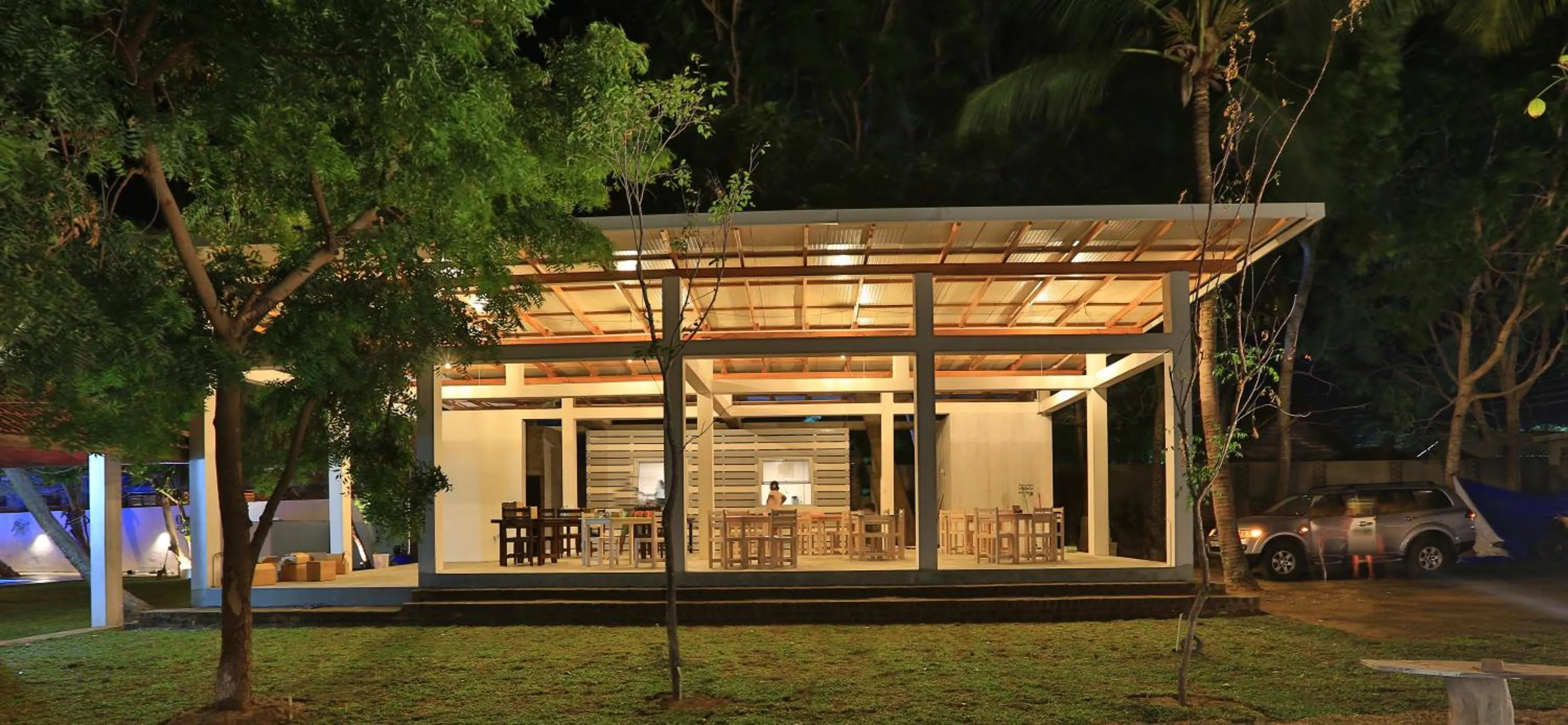 Restaurant/places to eat in Arugambay PodBay