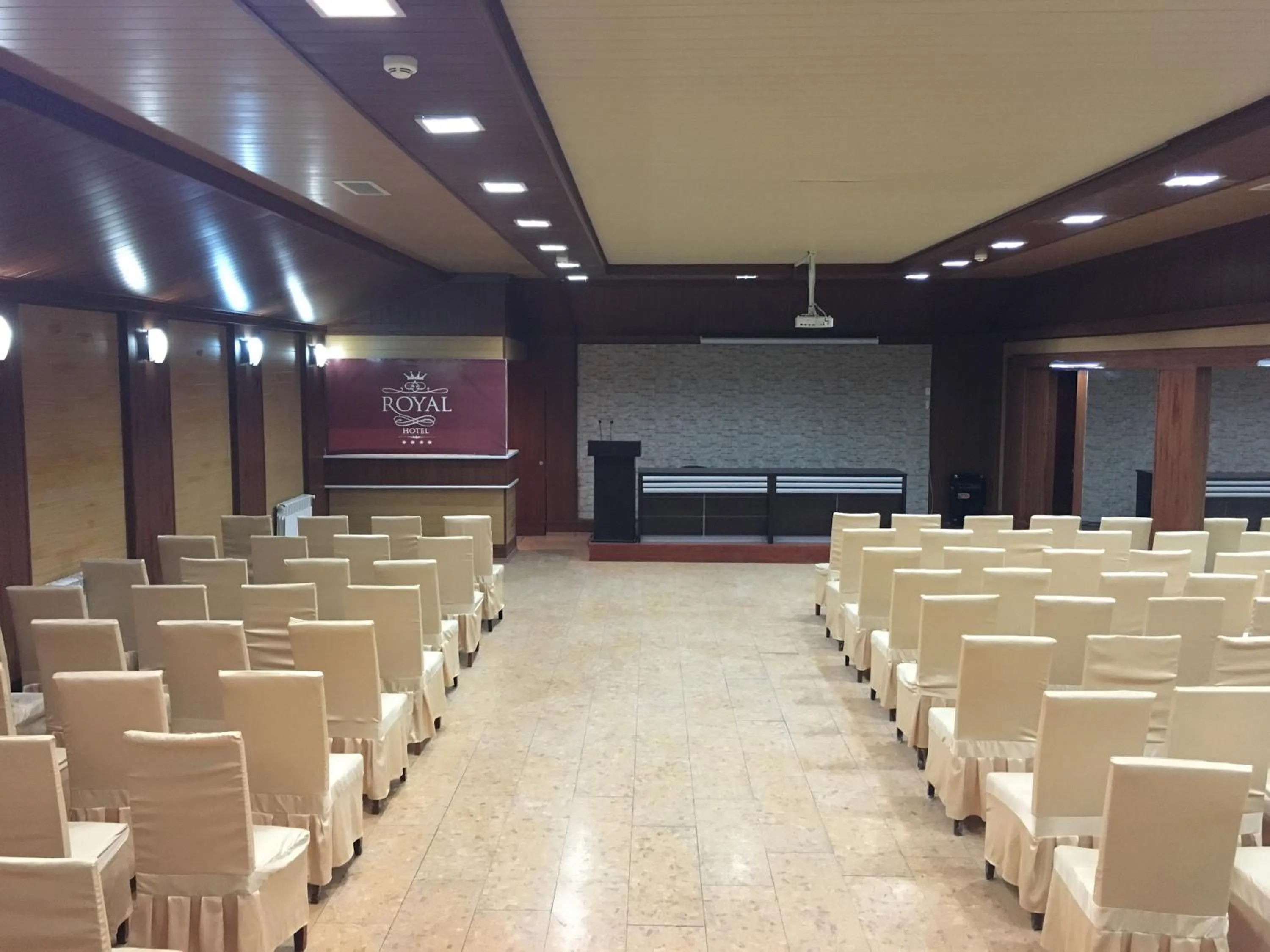 Business facilities in Royal Hotel