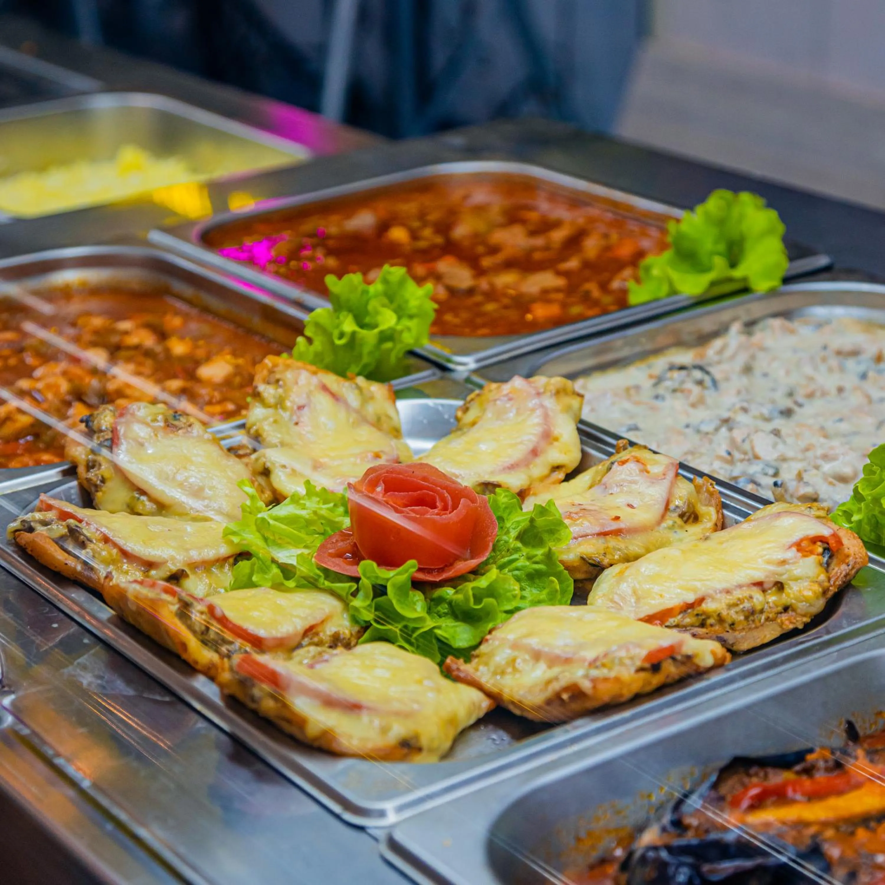 Restaurant/places to eat in Royal Hotel