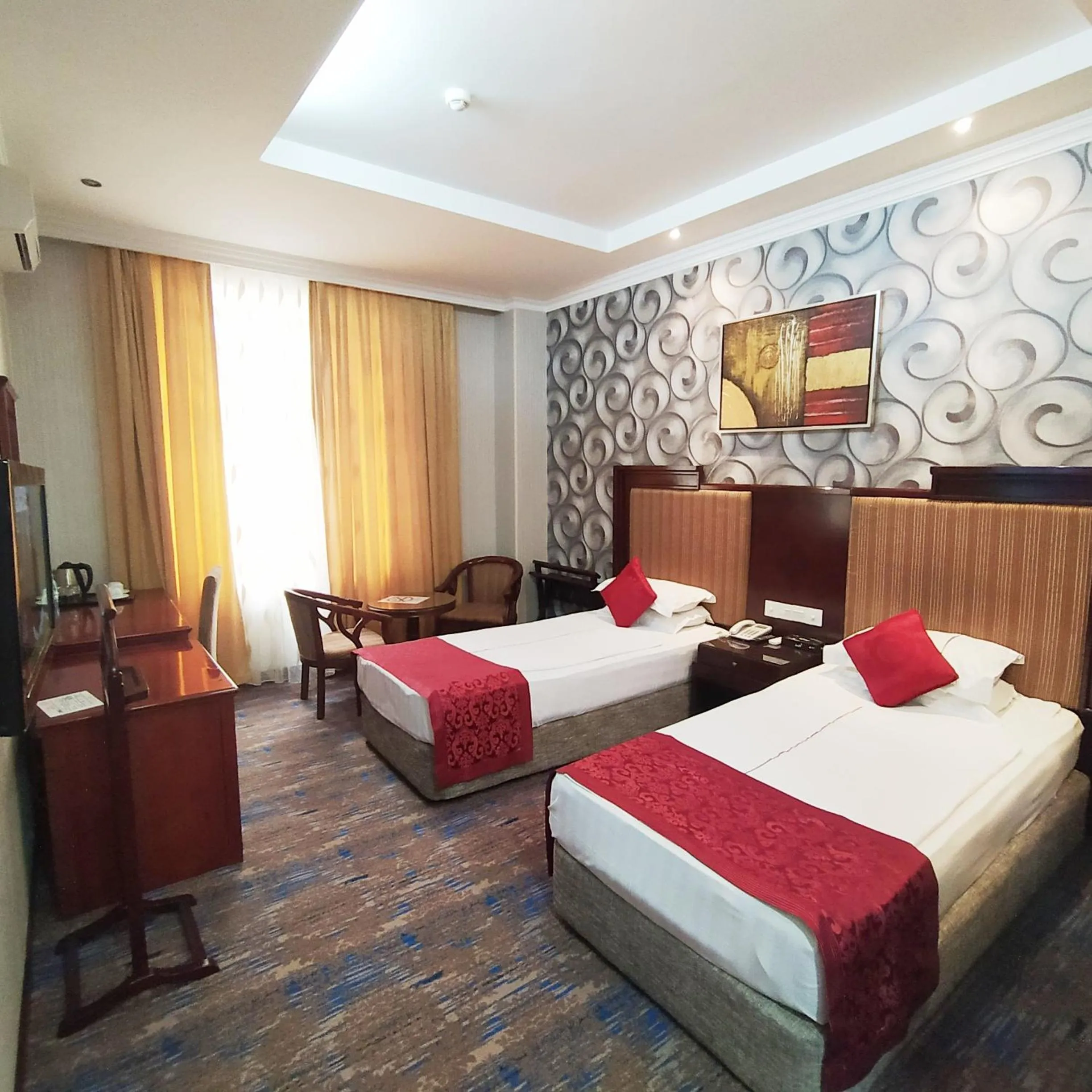 Photo of the whole room, Bed in Royal Hotel