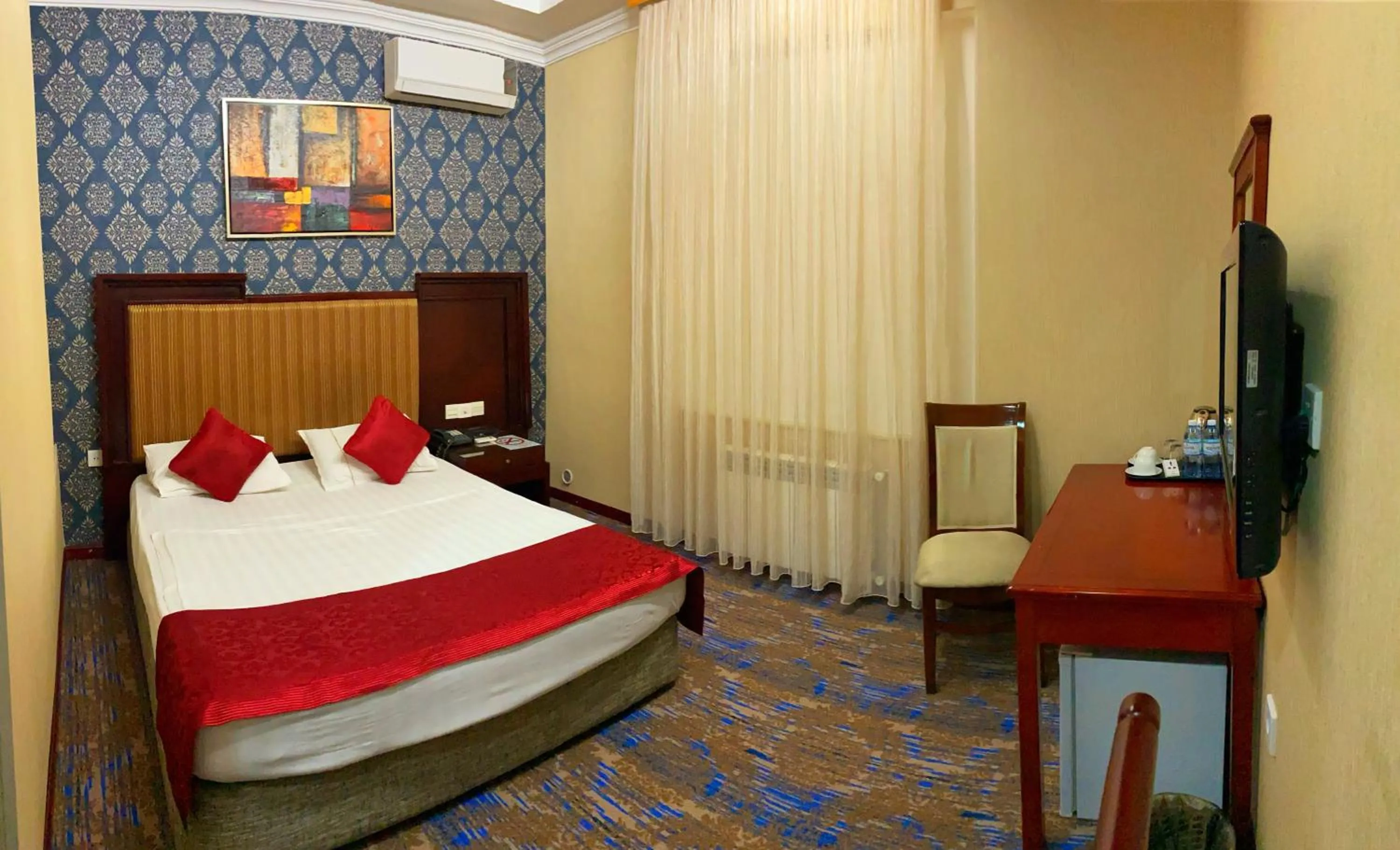 Photo of the whole room, Bed in Royal Hotel