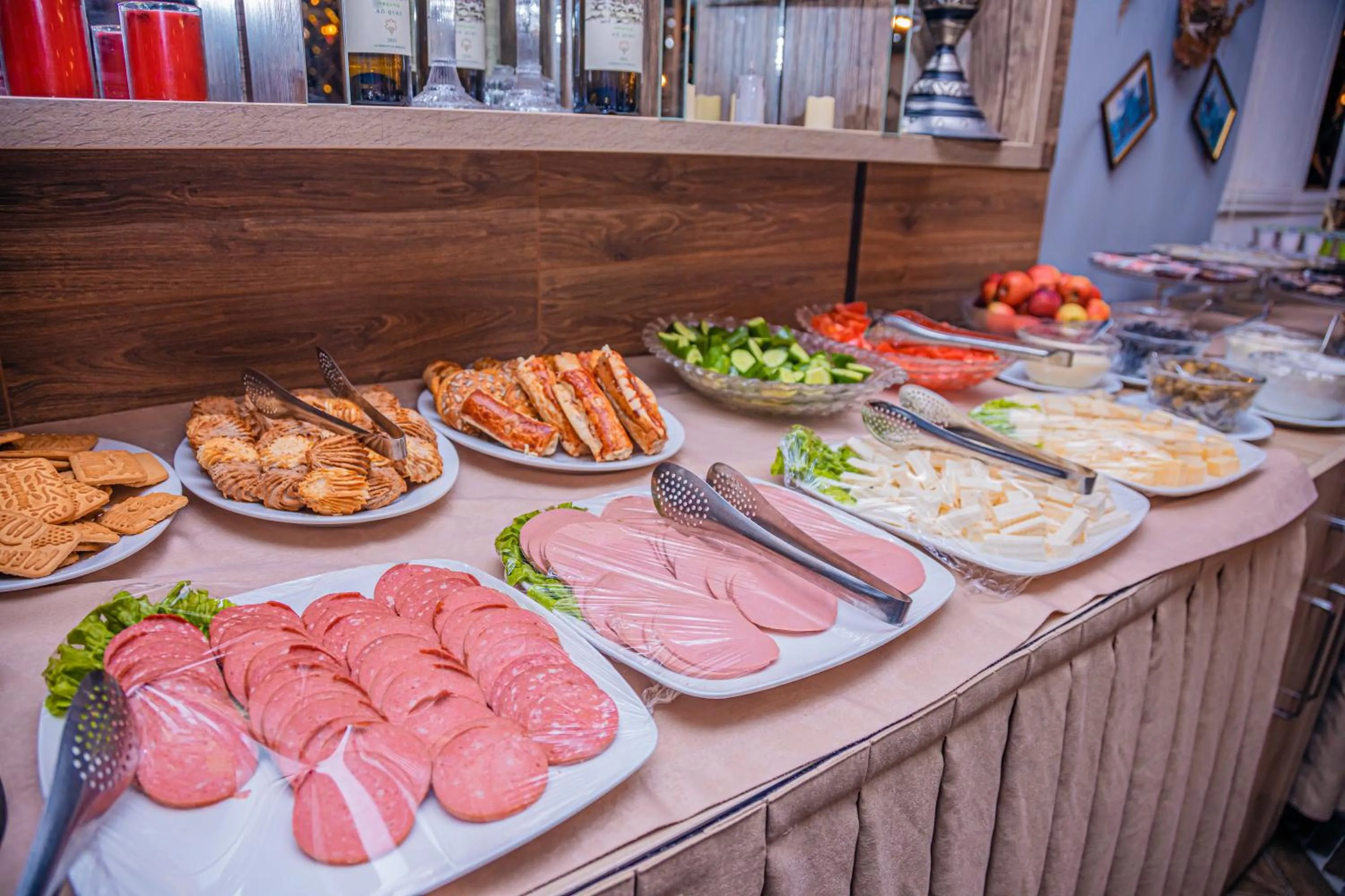 Restaurant/places to eat in Royal Hotel