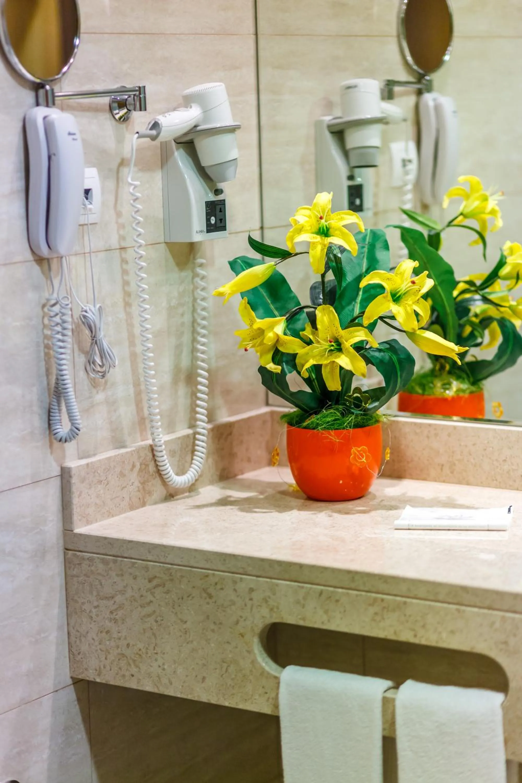 Bathroom in Hotel Caravelas