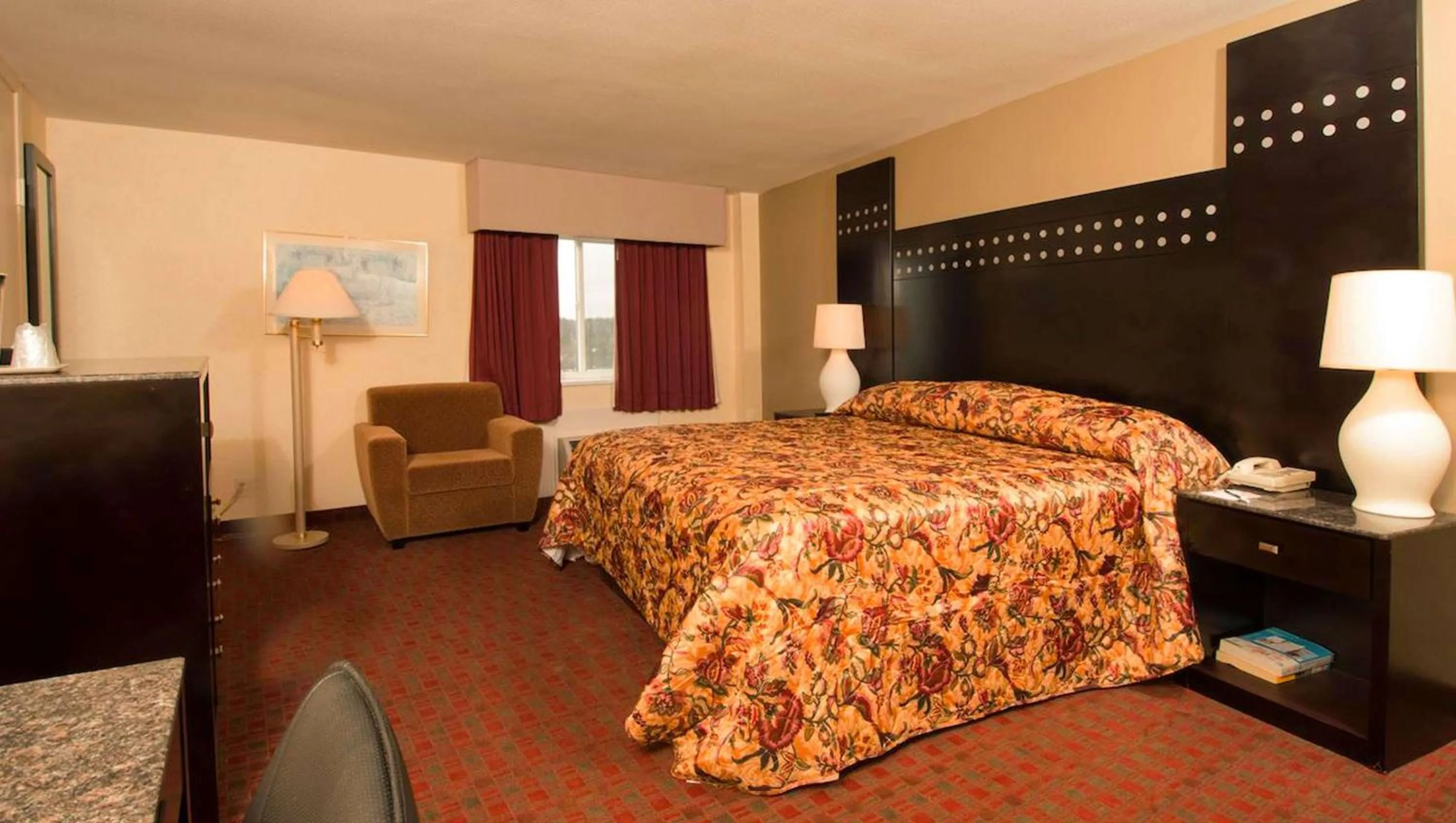 Photo of the whole room in West Hartford Inn