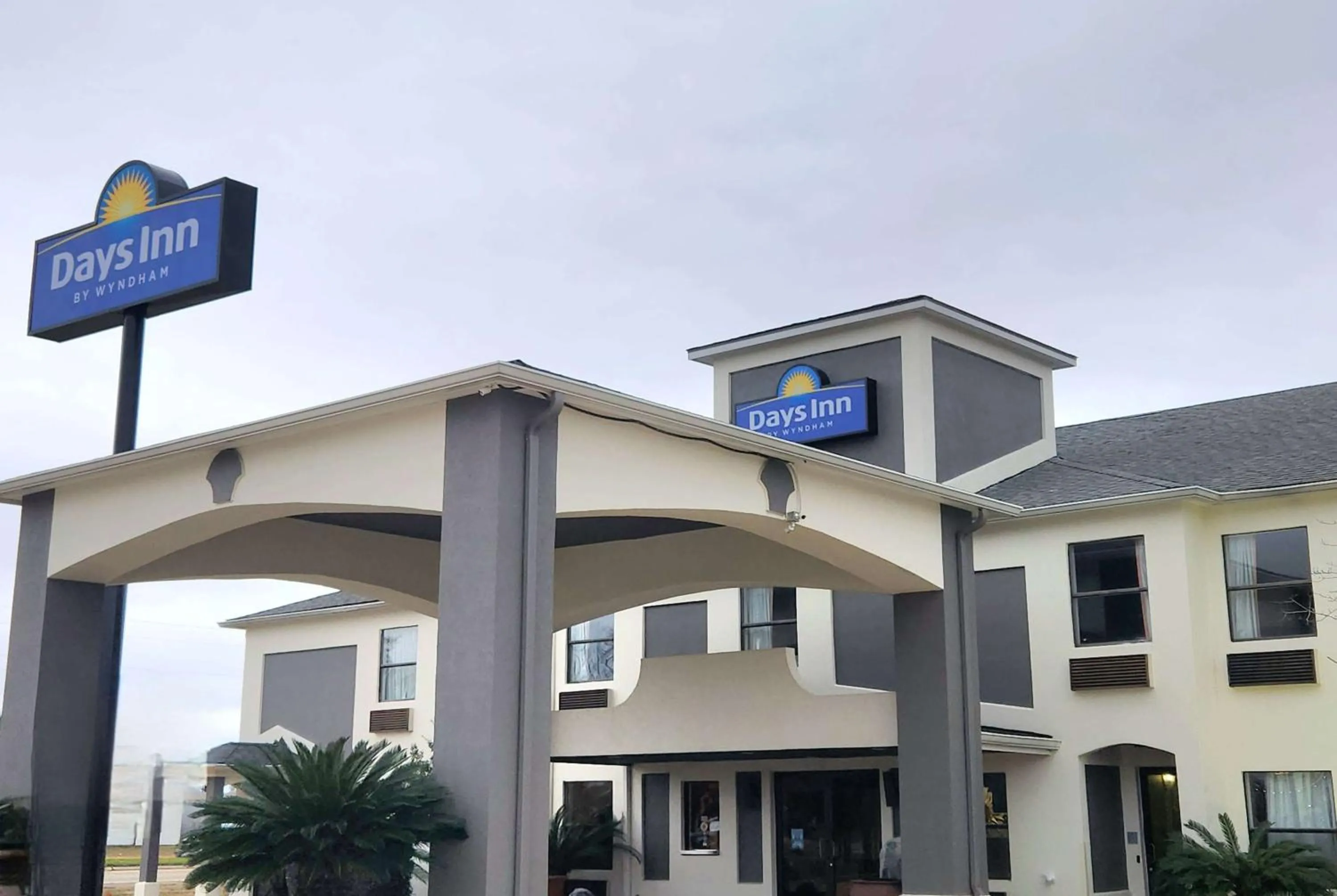 Property building in Days Inn by Wyndham Lafayette Scott