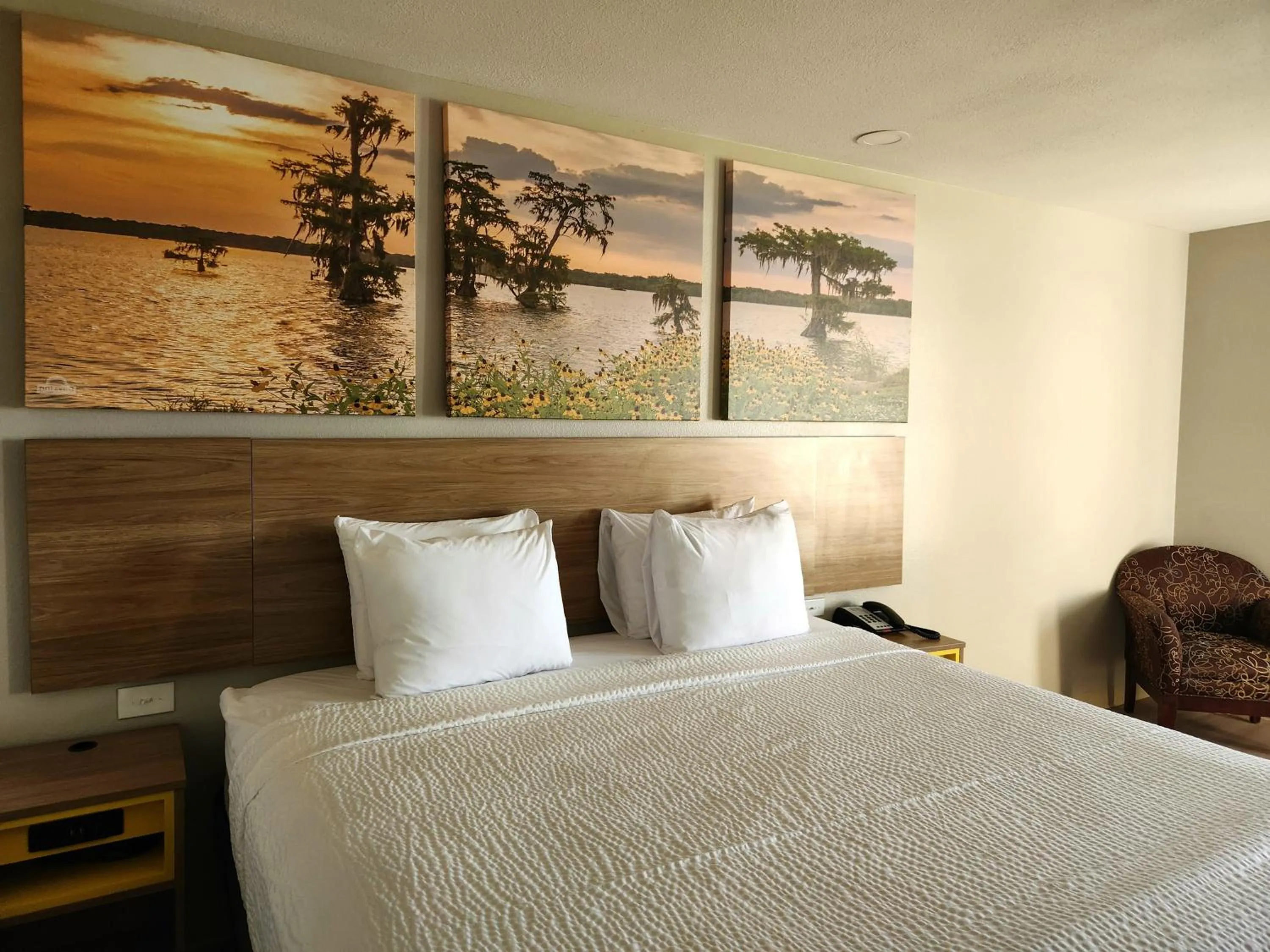 Bedroom, Bed in Days Inn by Wyndham Lafayette Scott